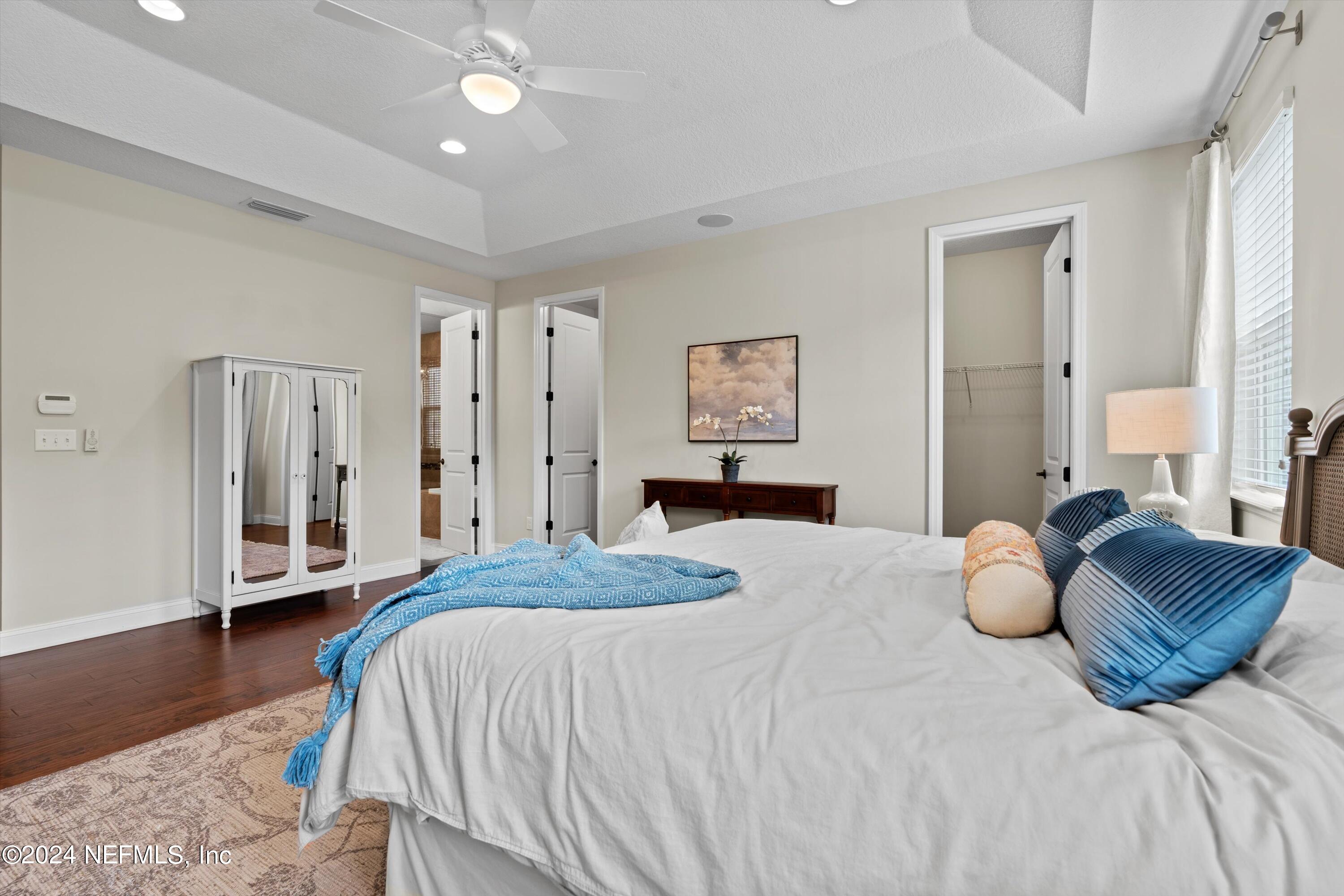 736 ASPEN LEAF Drive