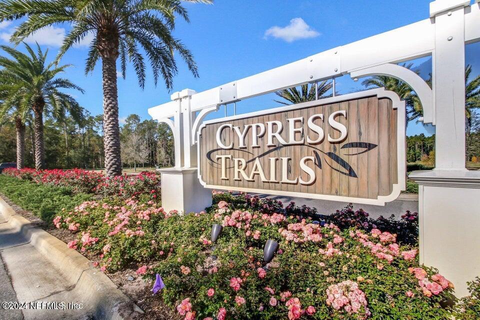 736 ASPEN LEAF Drive