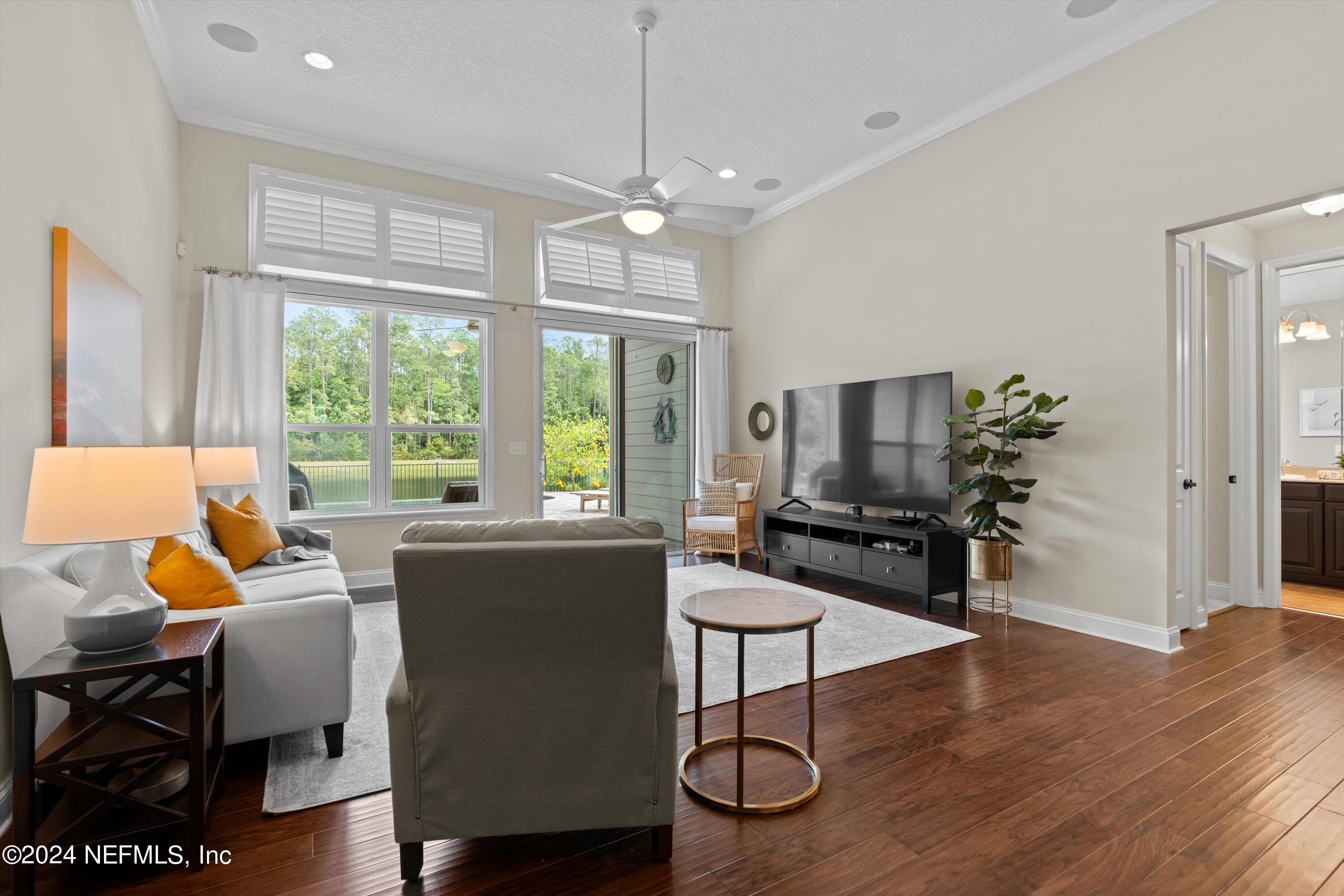 736 ASPEN LEAF Drive