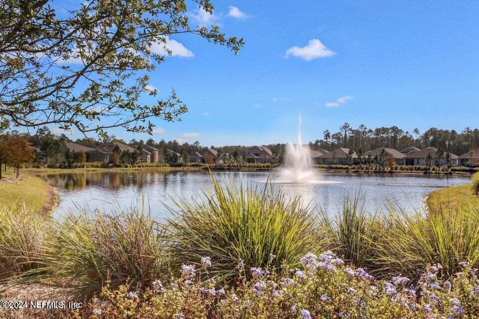 736 ASPEN LEAF Drive