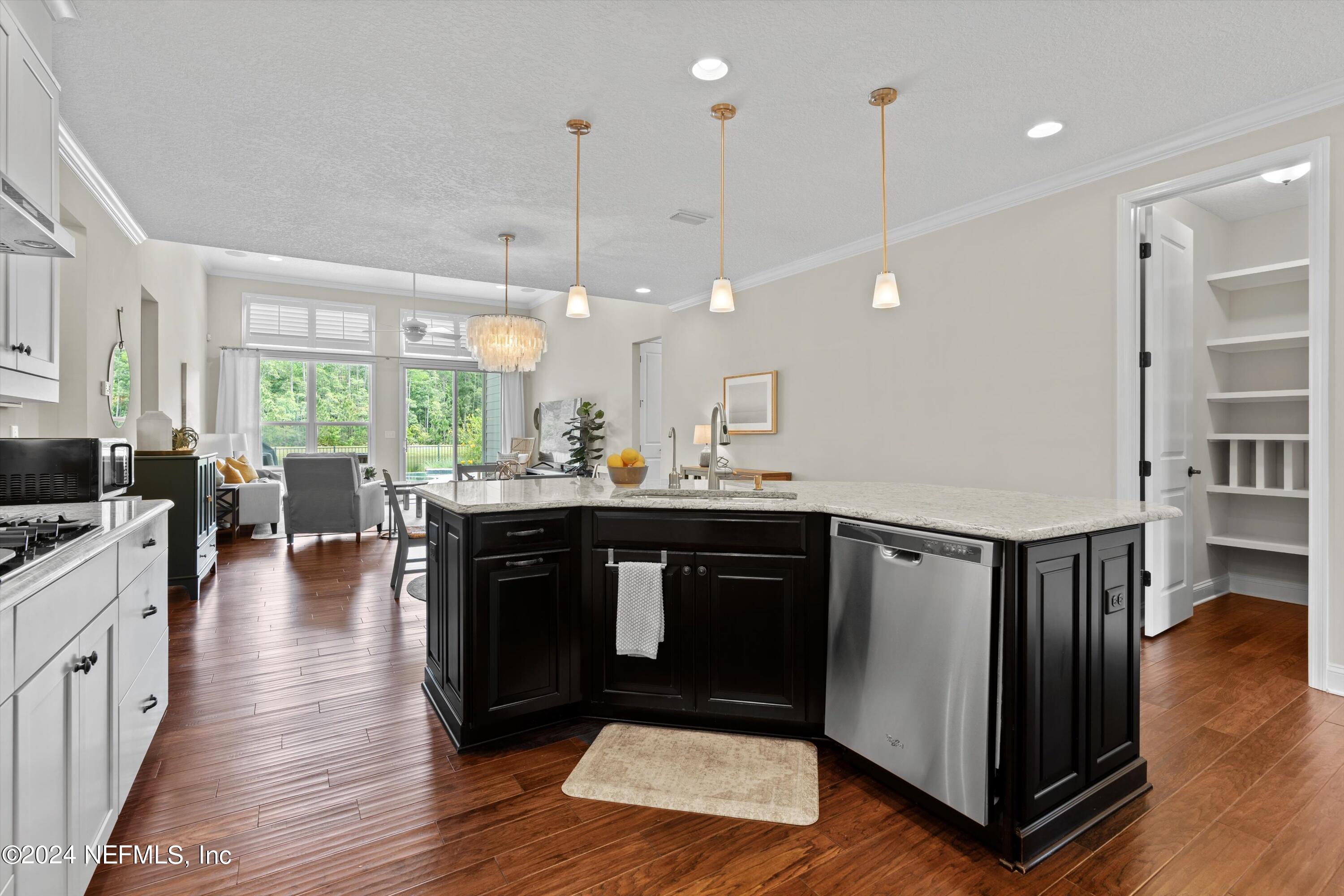 736 ASPEN LEAF Drive