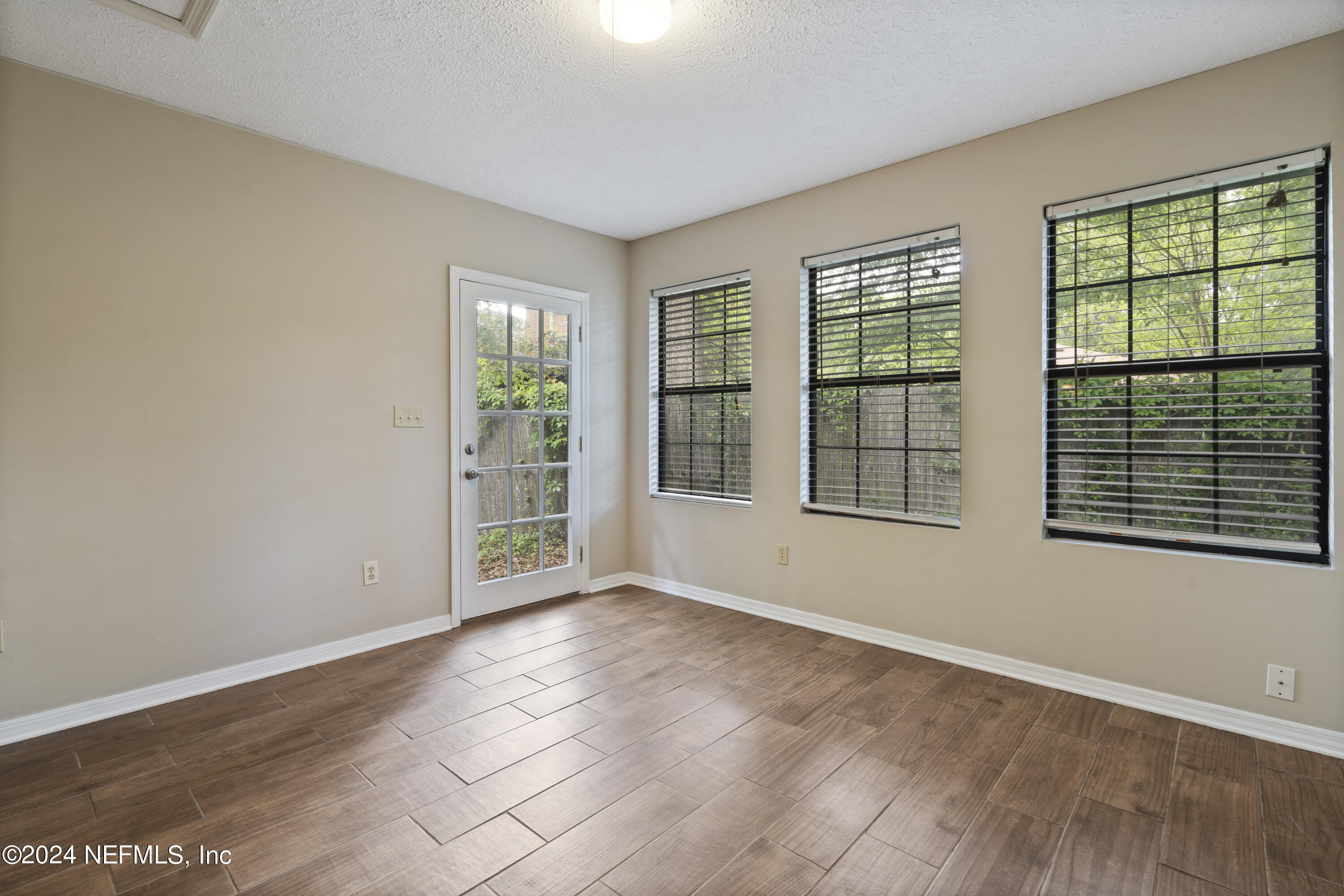 7453 COLONY COVE Lane