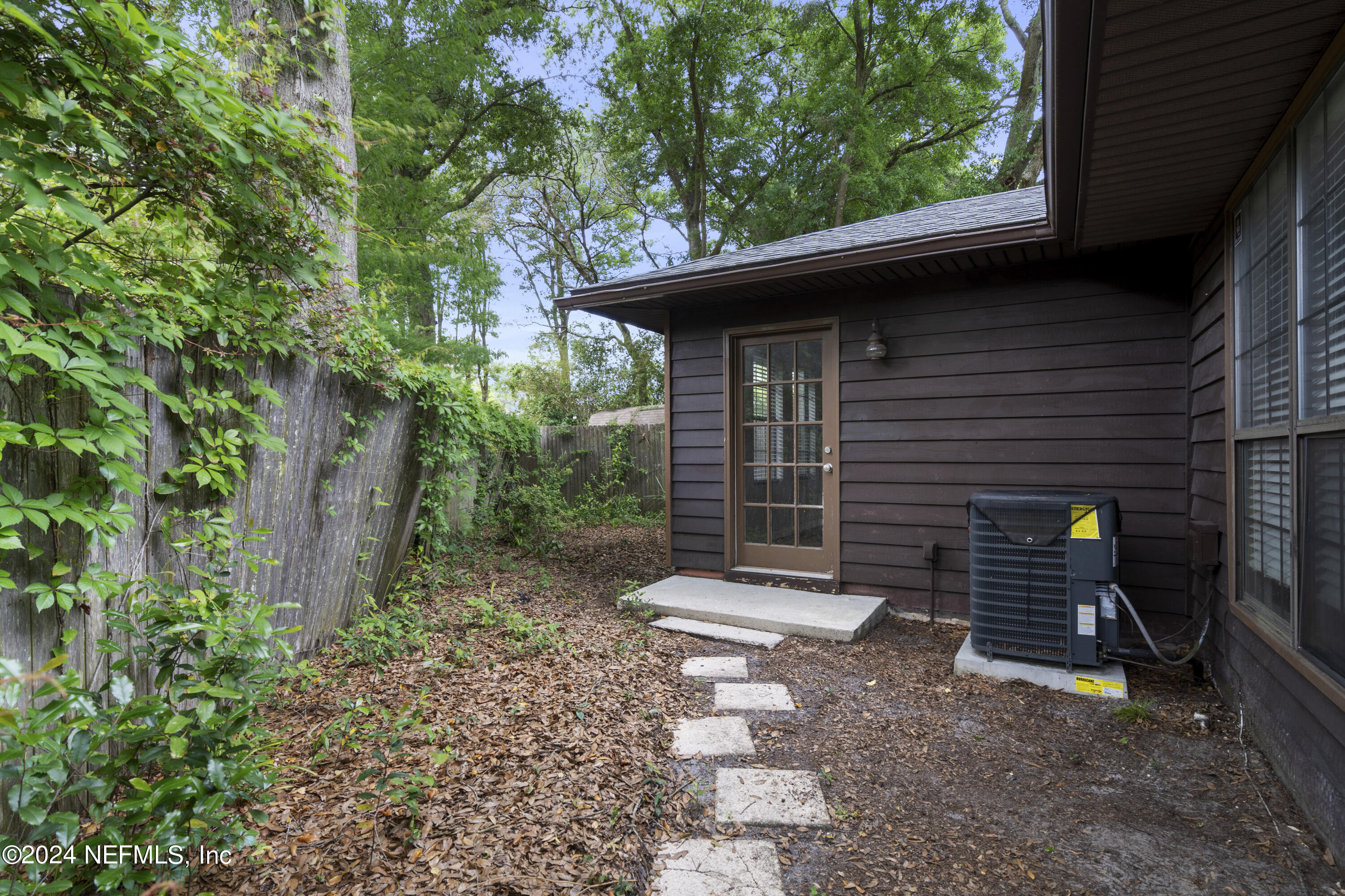 7453 COLONY COVE Lane