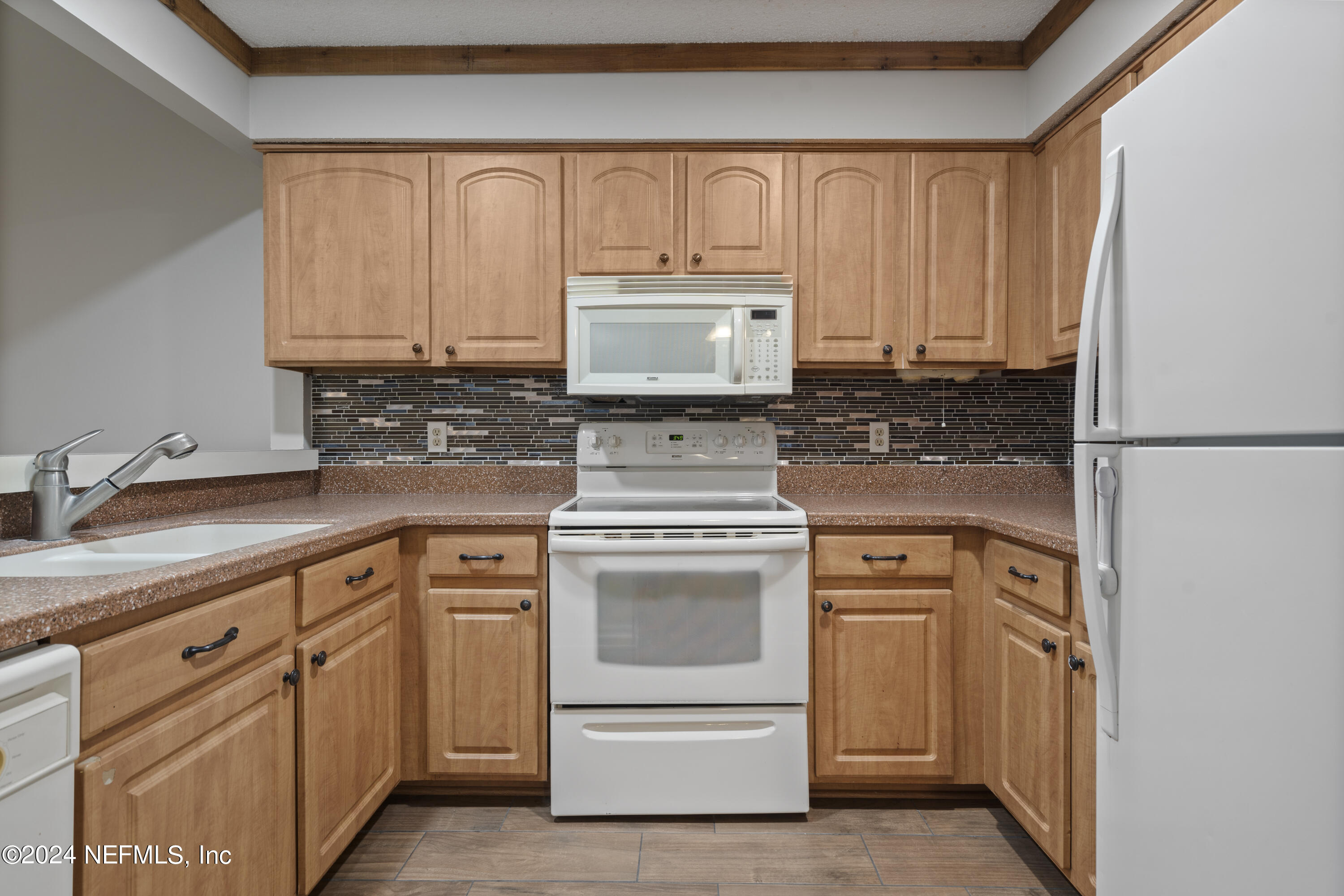 7453 COLONY COVE Lane