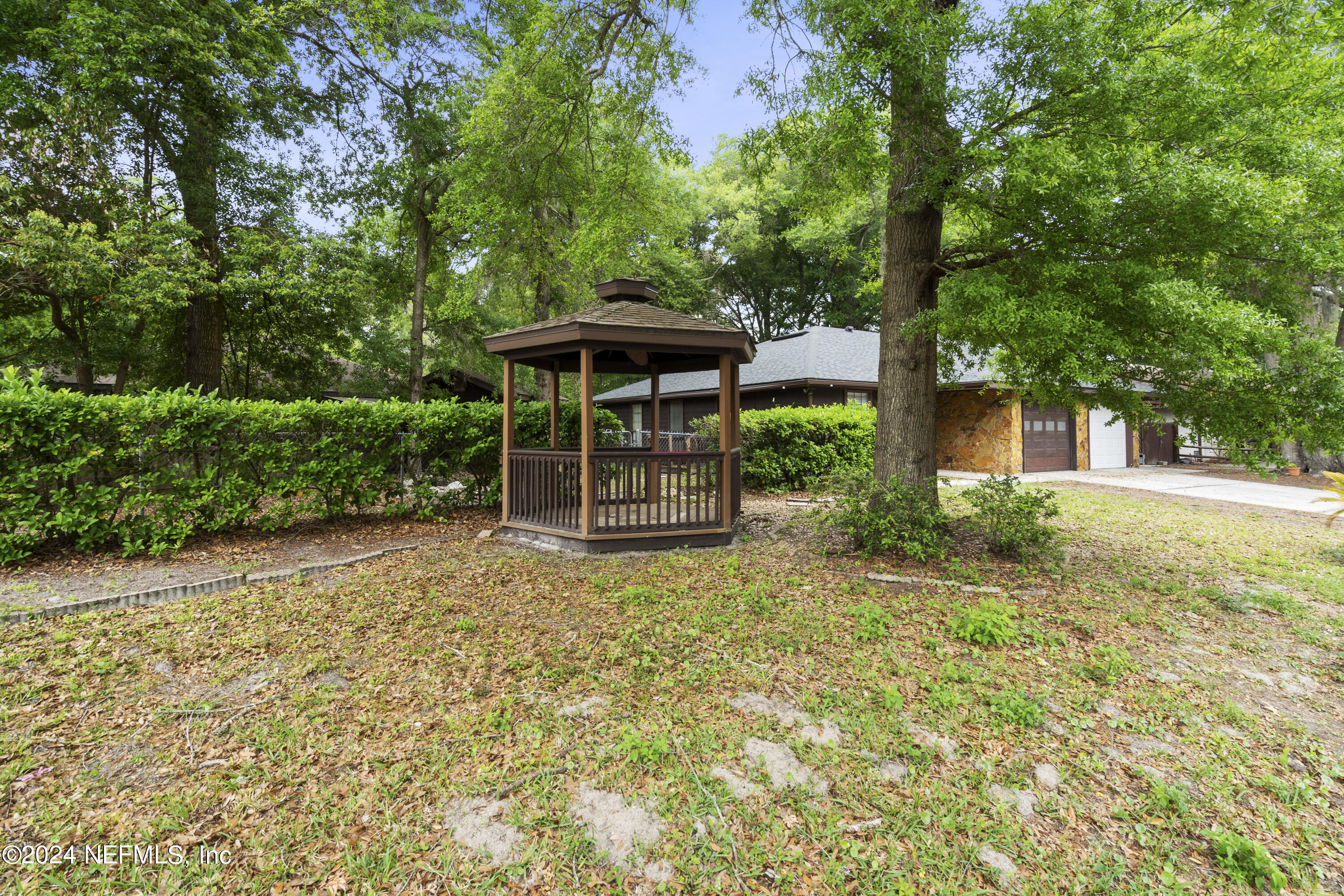 7453 COLONY COVE Lane