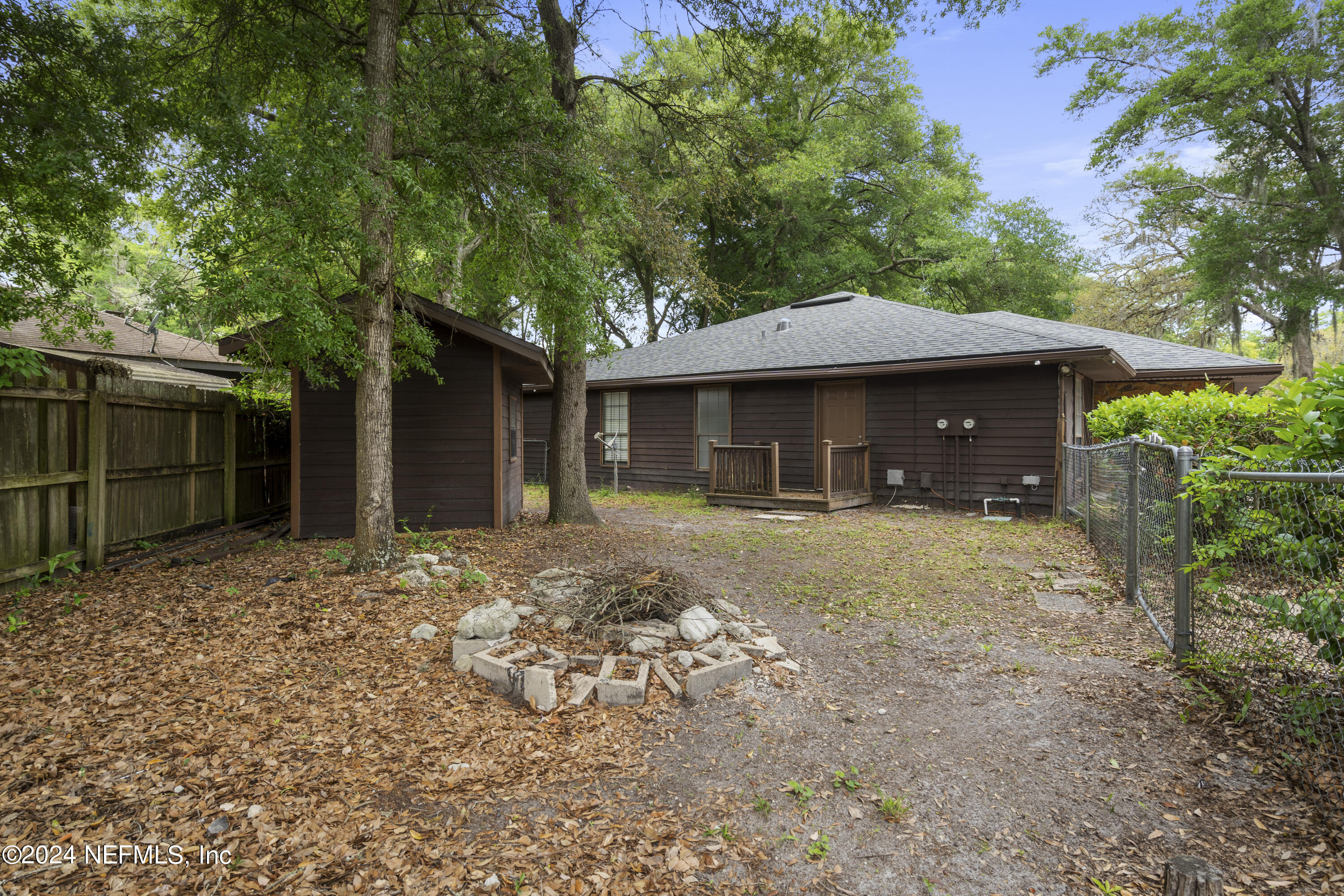 7453 COLONY COVE Lane