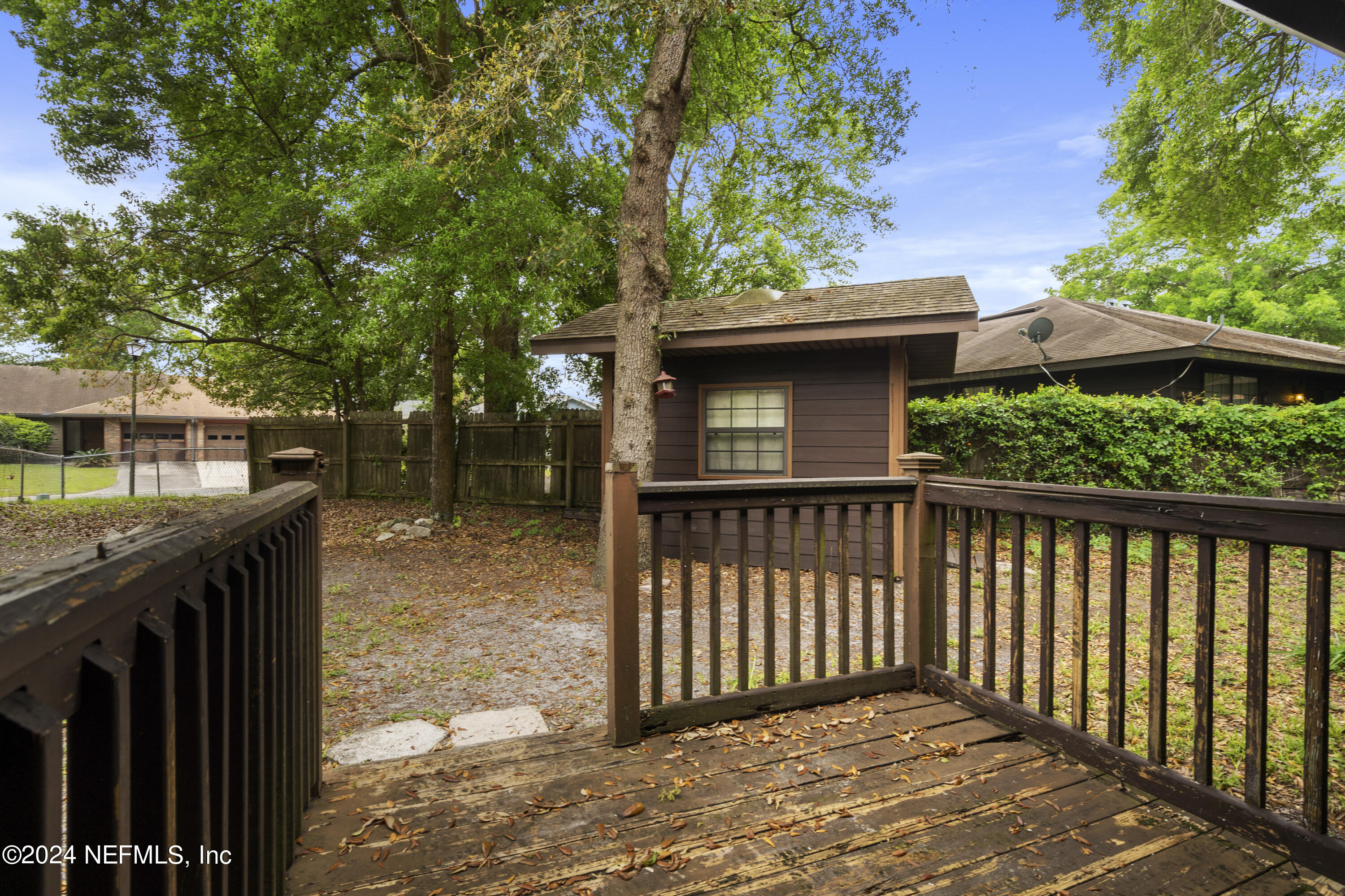 7453 COLONY COVE Lane