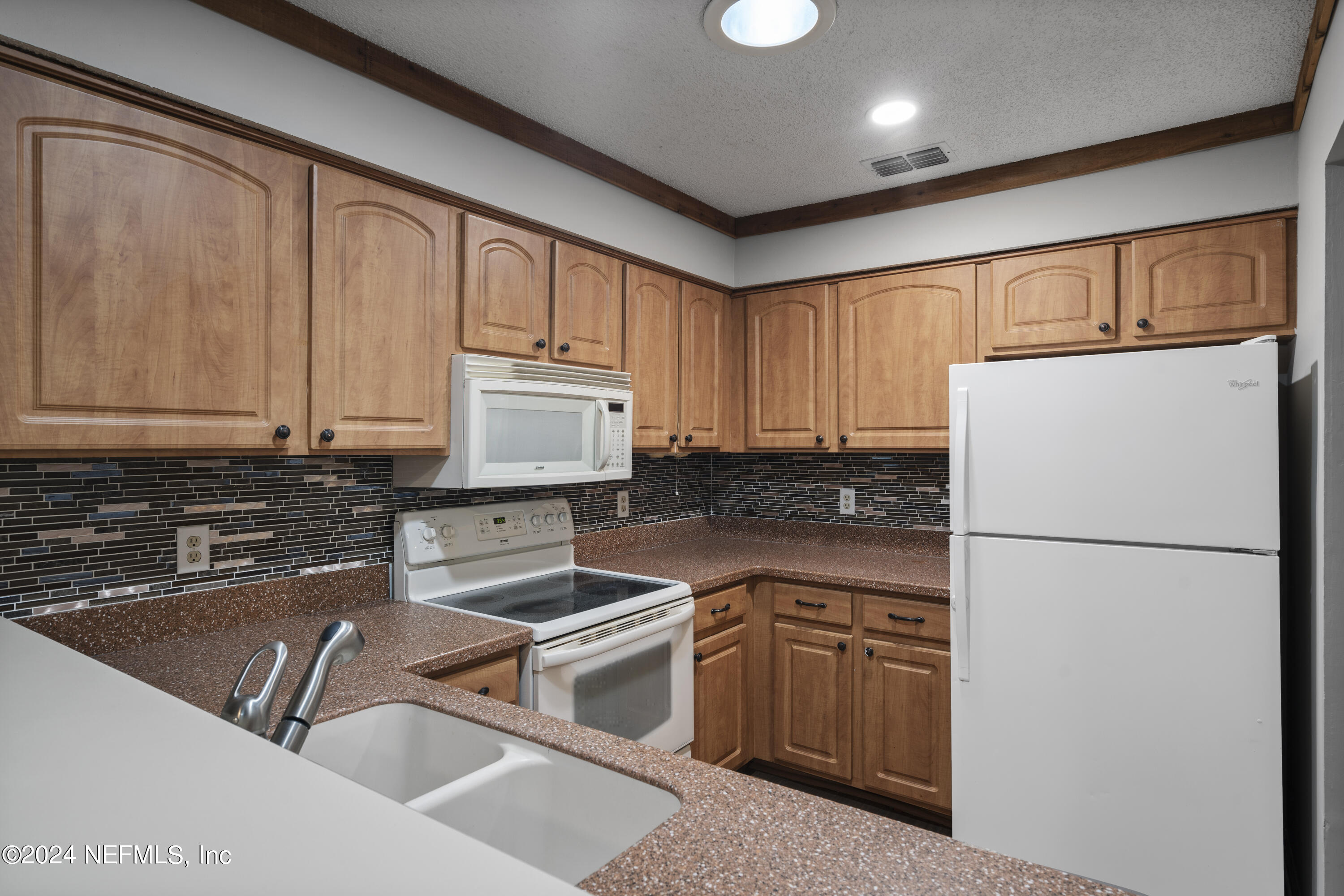 7453 COLONY COVE Lane