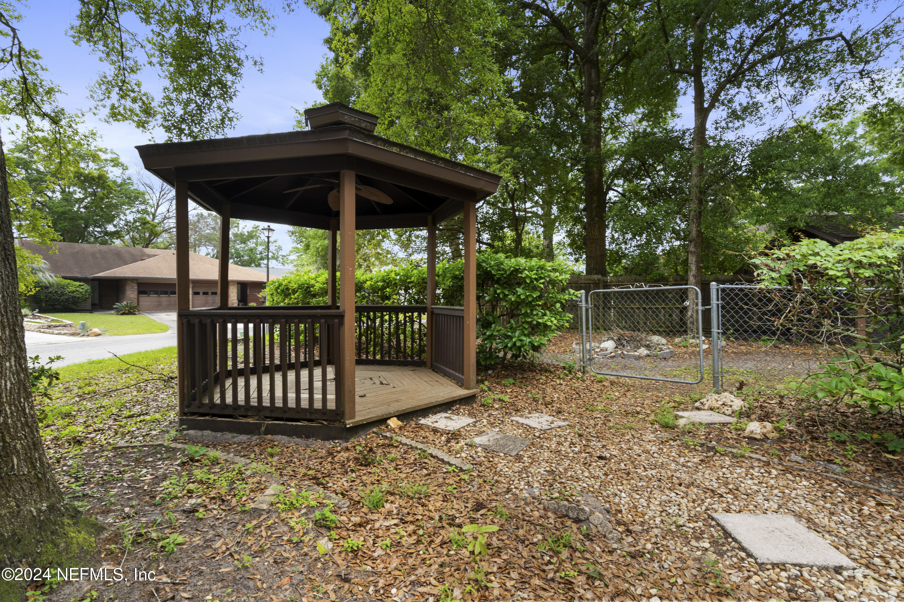 7453 COLONY COVE Lane