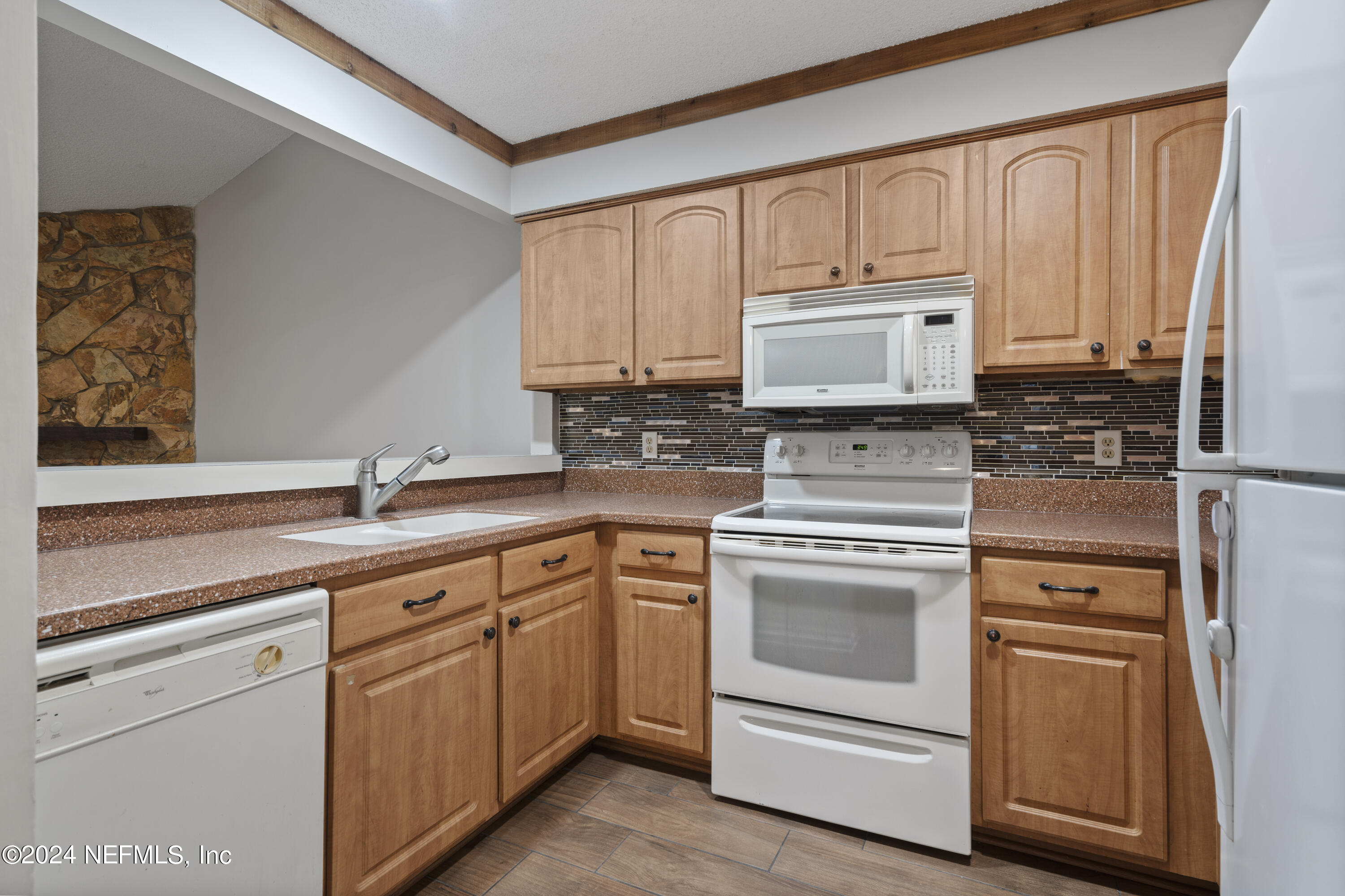 7453 COLONY COVE Lane