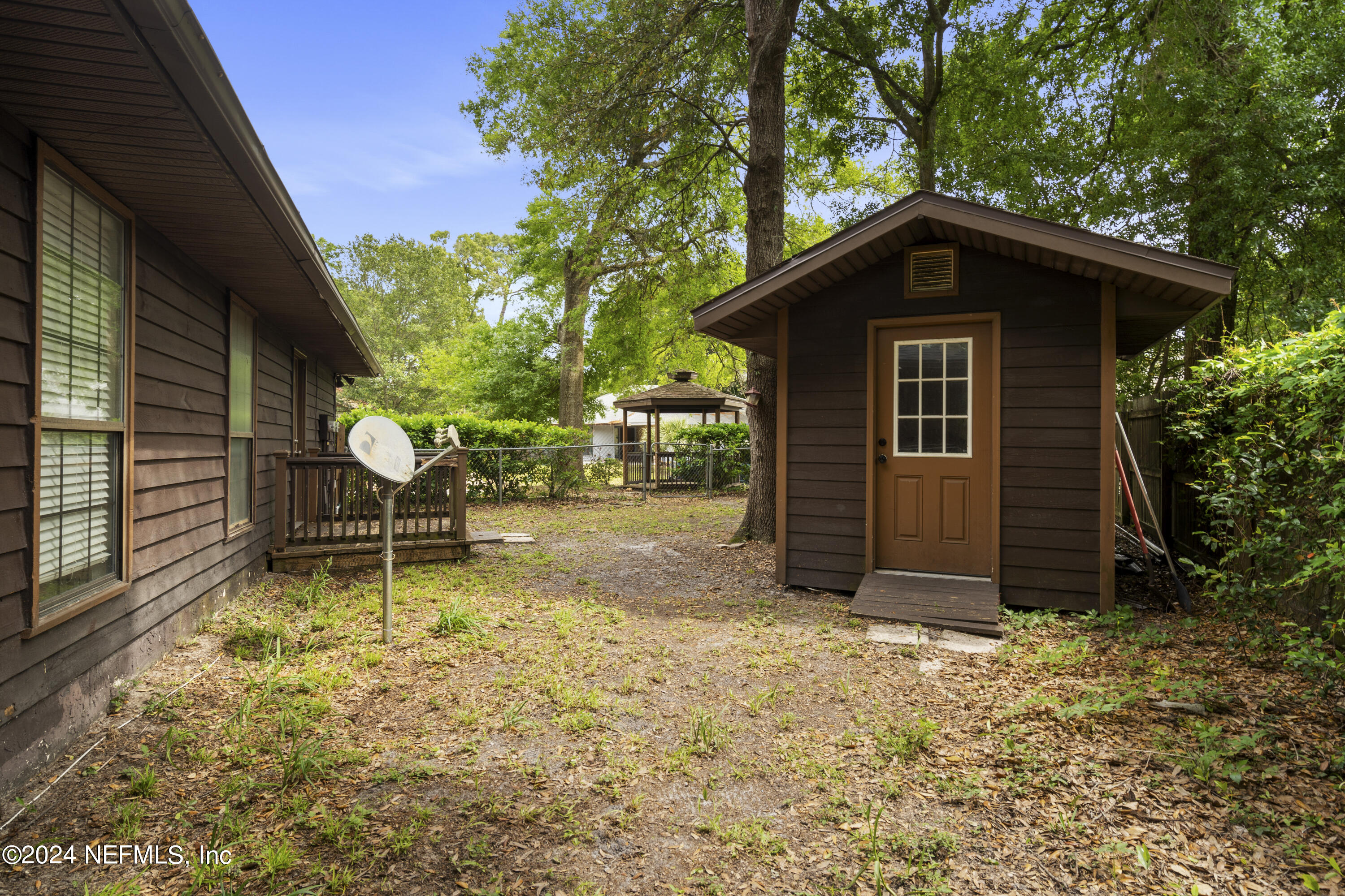 7453 COLONY COVE Lane