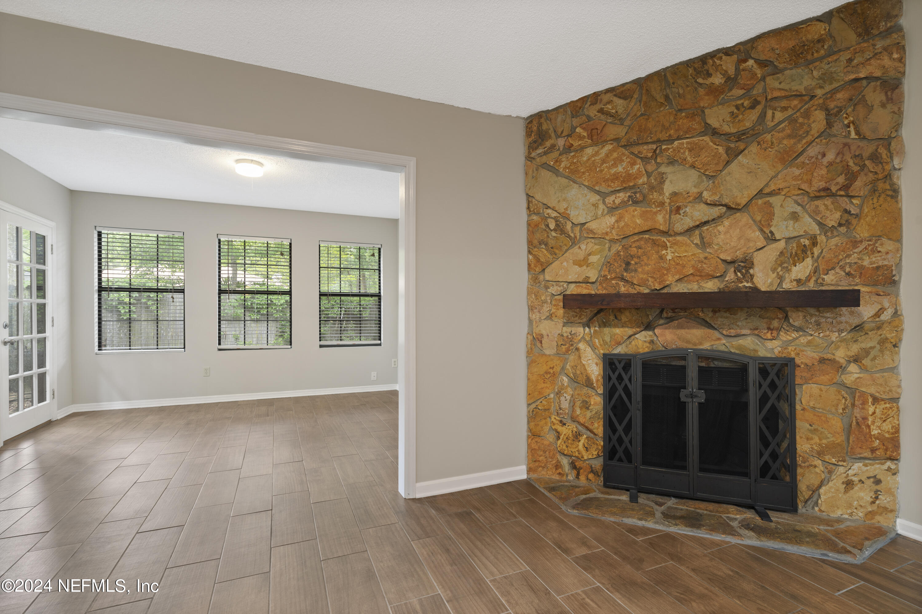 7453 COLONY COVE Lane