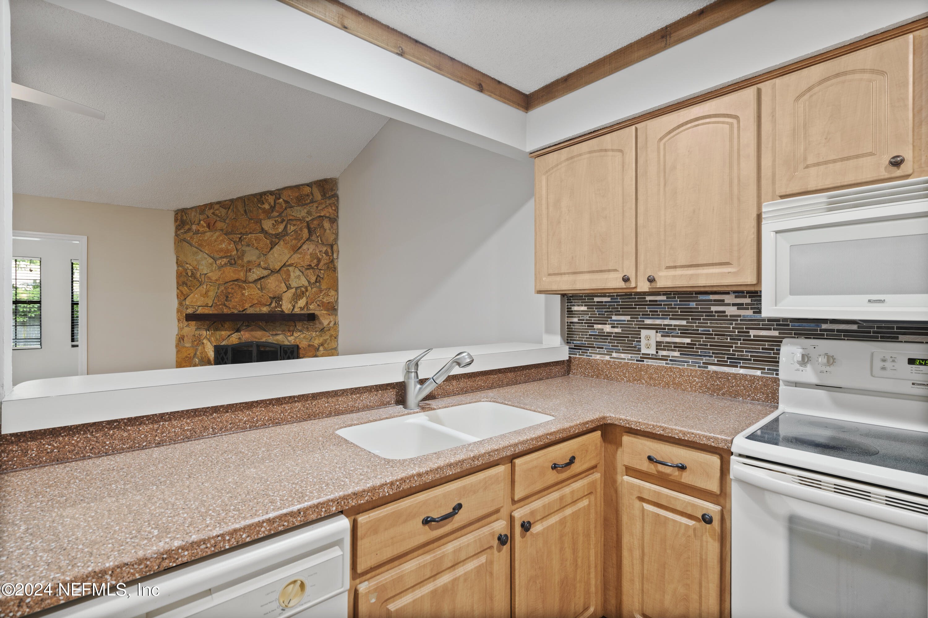 7453 COLONY COVE Lane