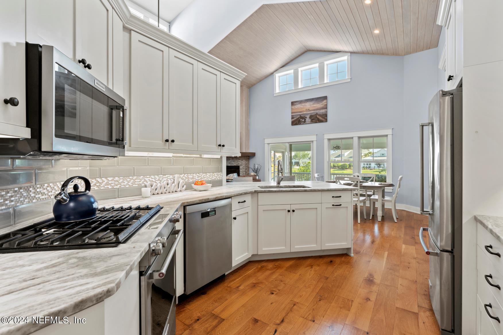 582 COASTAL OAK Lane