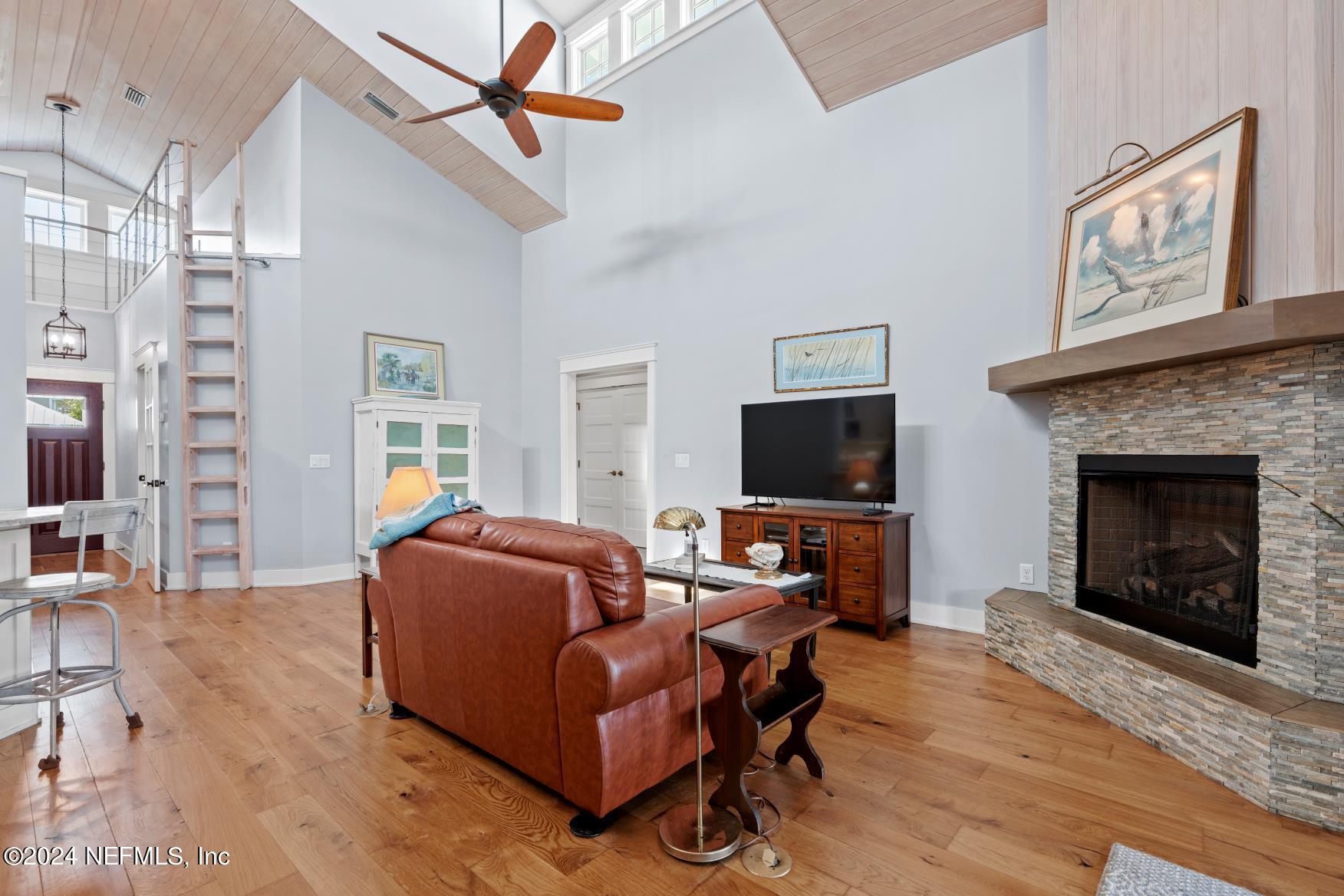 582 COASTAL OAK Lane