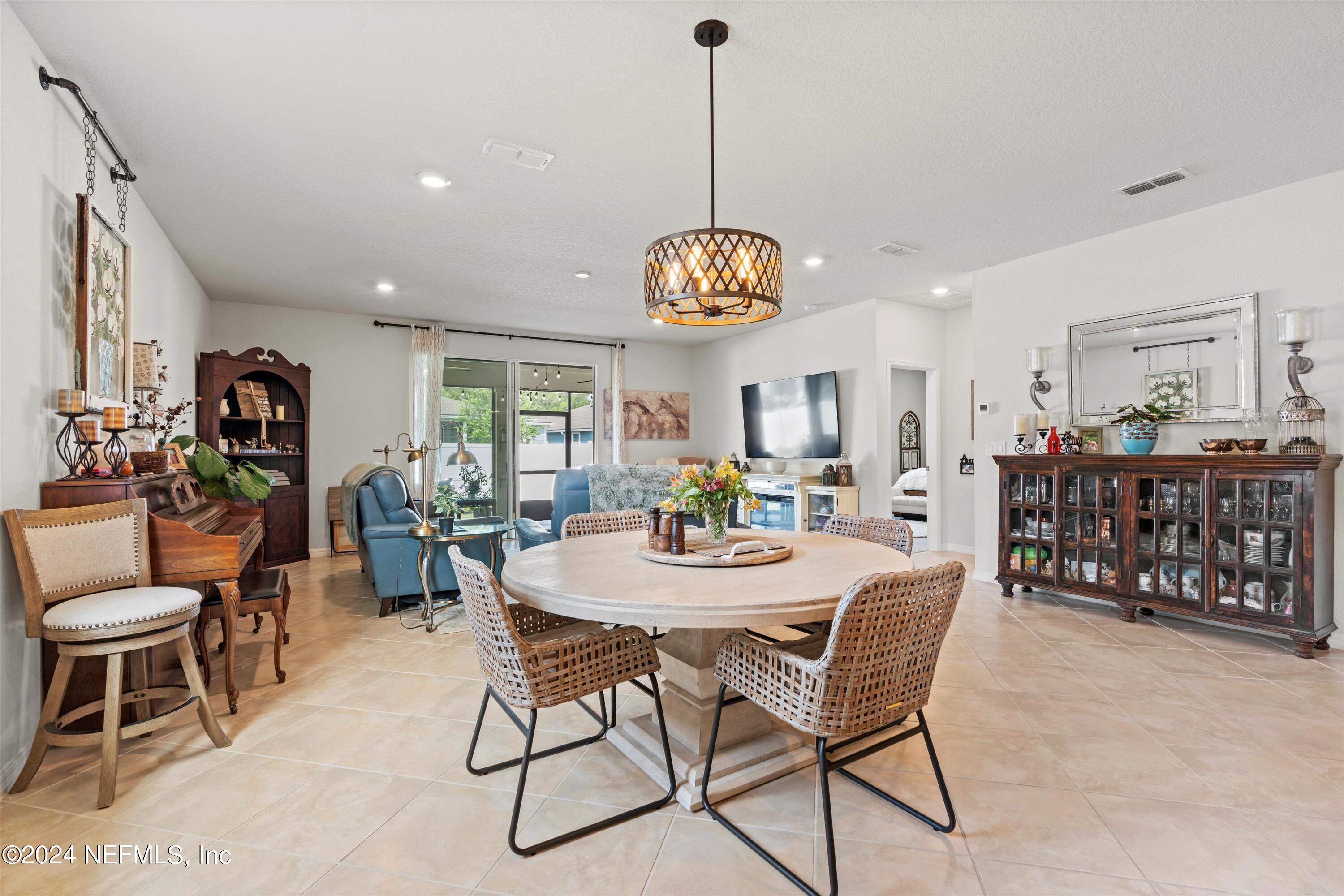 14663 SPRING LIGHT Circle