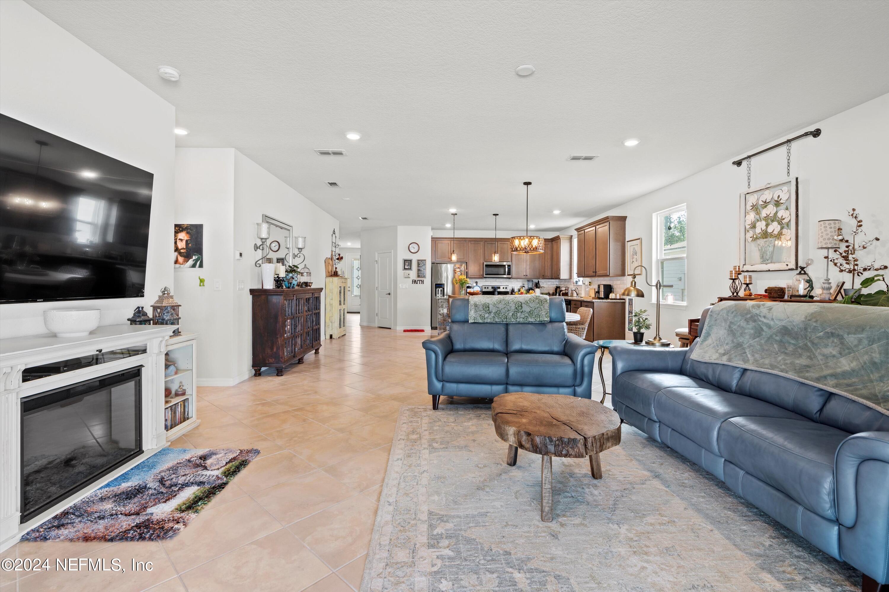 14663 SPRING LIGHT Circle