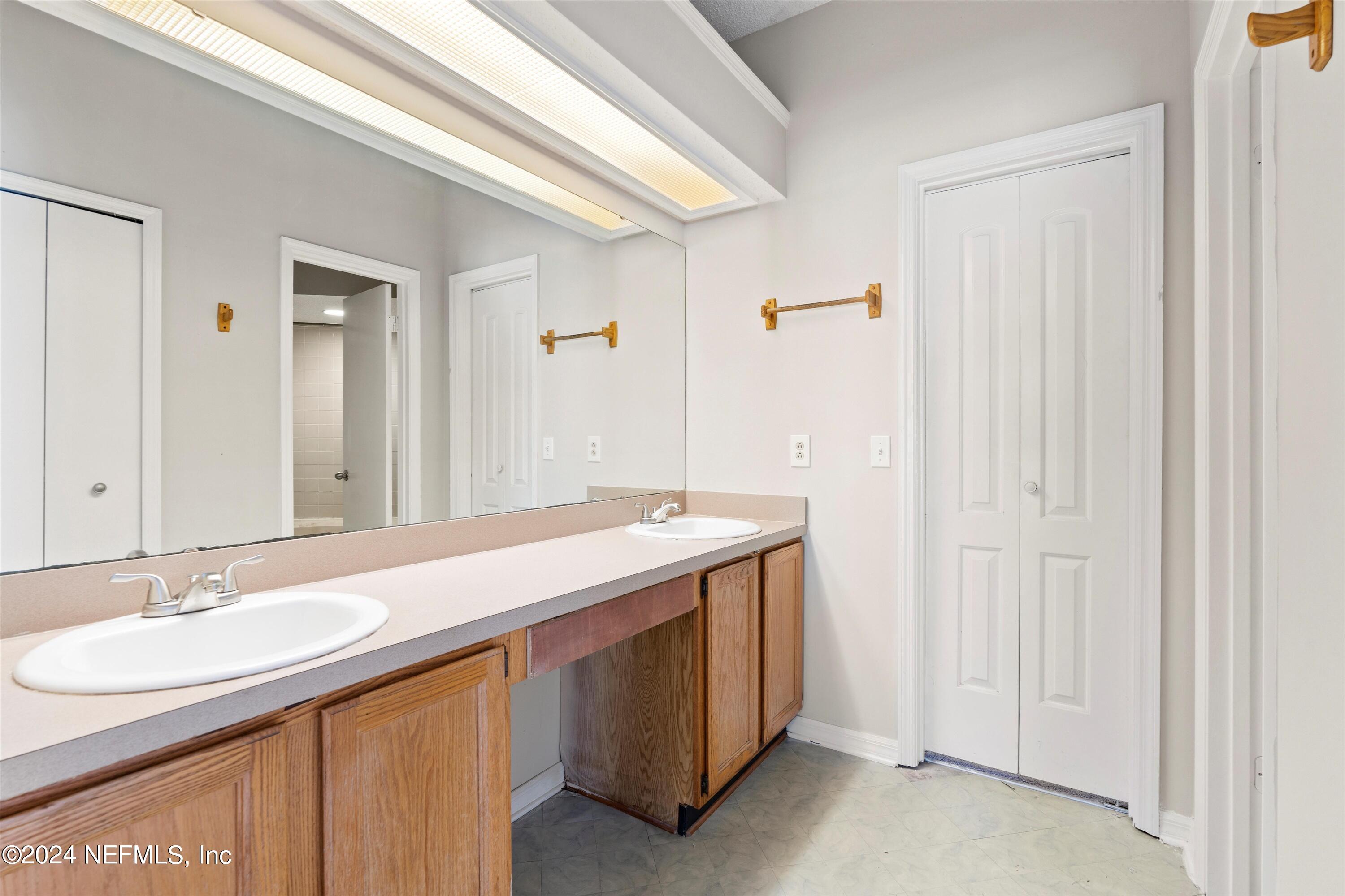 7955 DIAMOND LEAF Drive