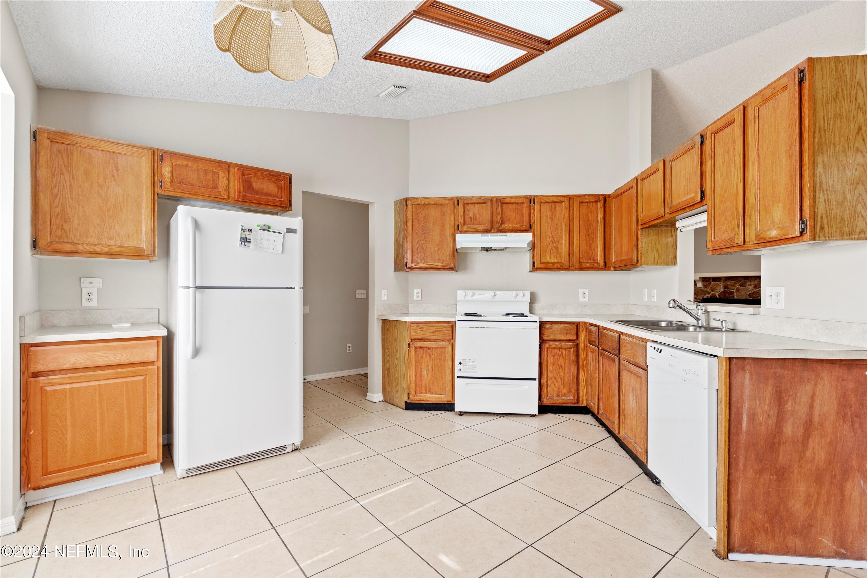 7955 DIAMOND LEAF Drive