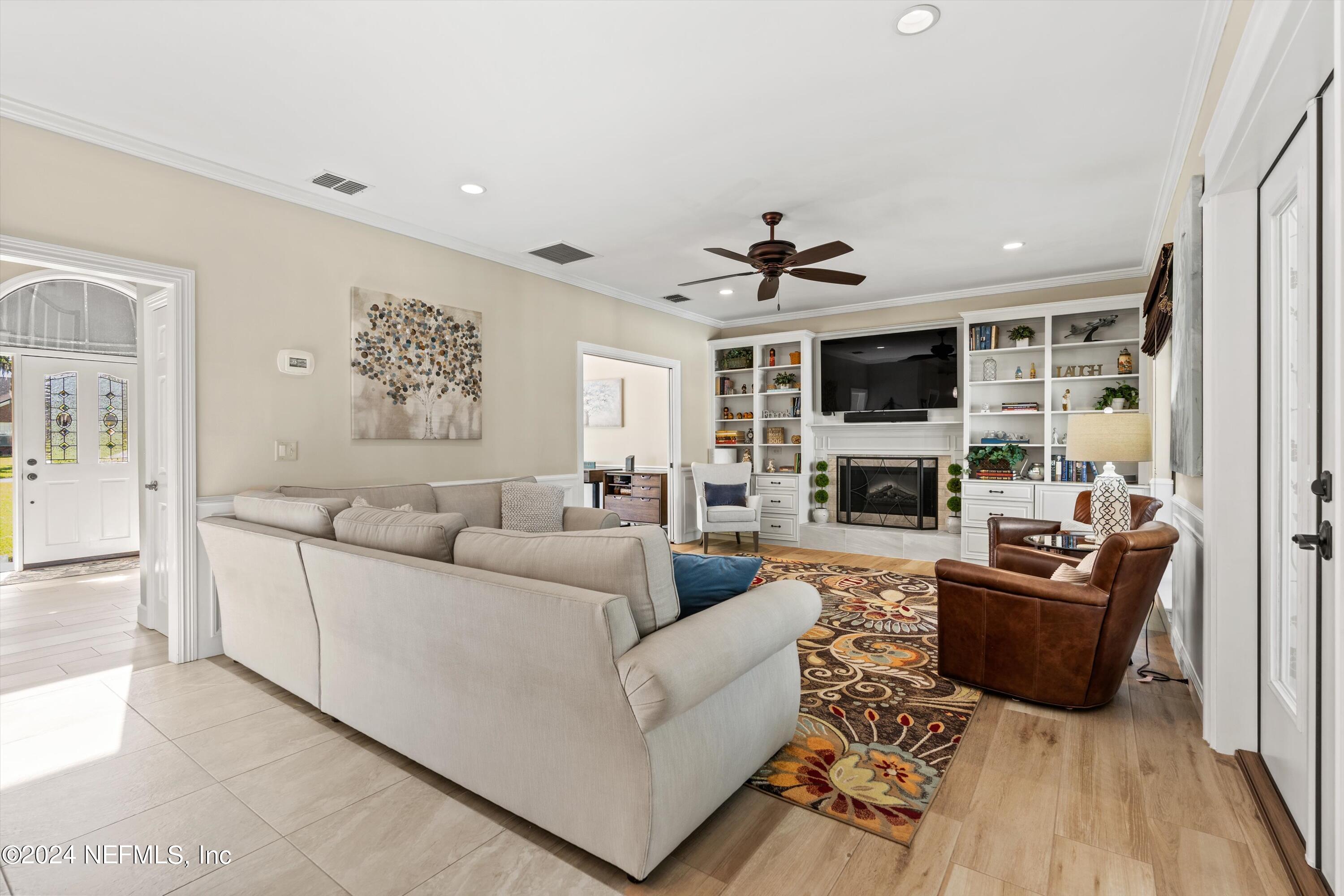 1822 WATERBURY Lane