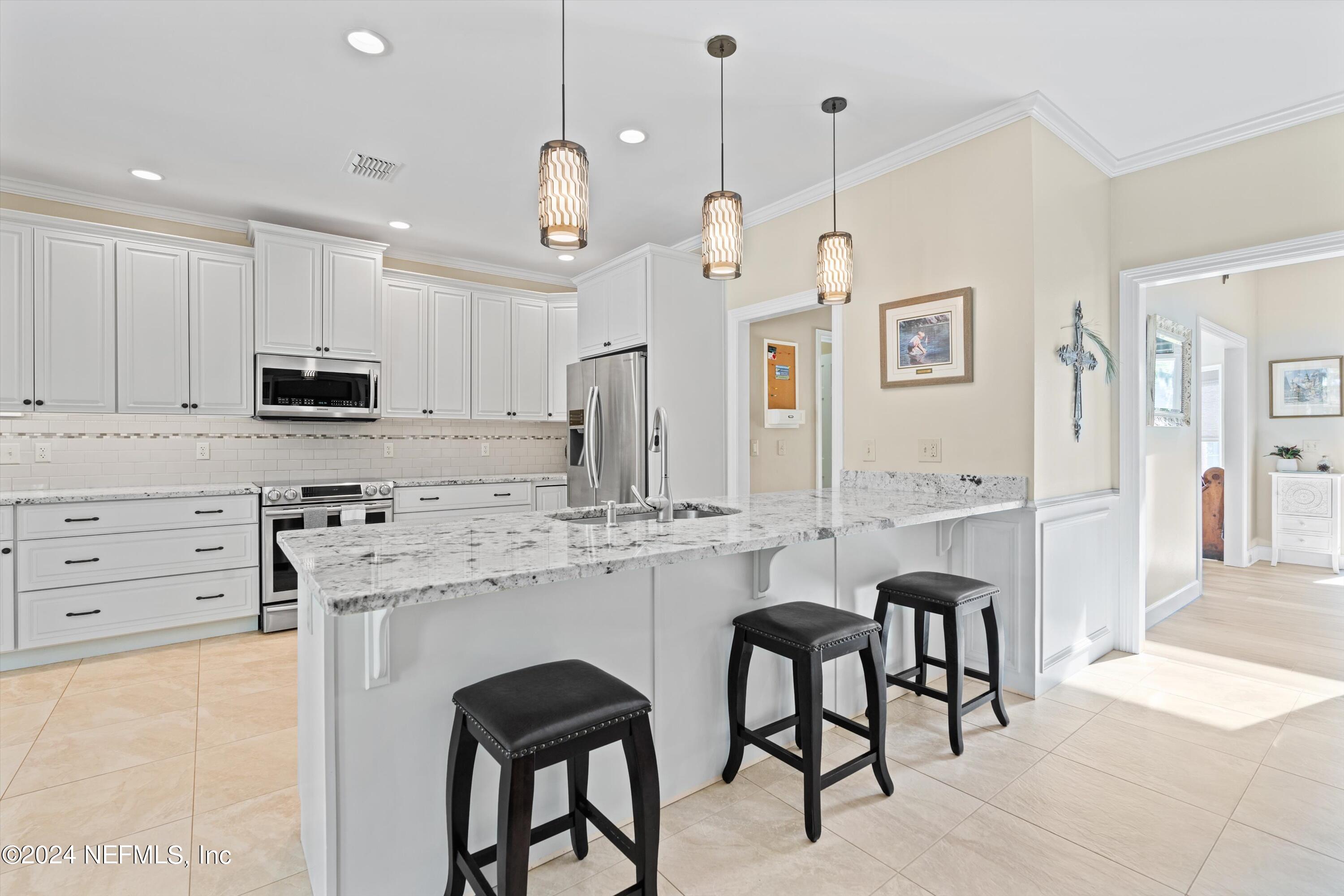 1822 WATERBURY Lane