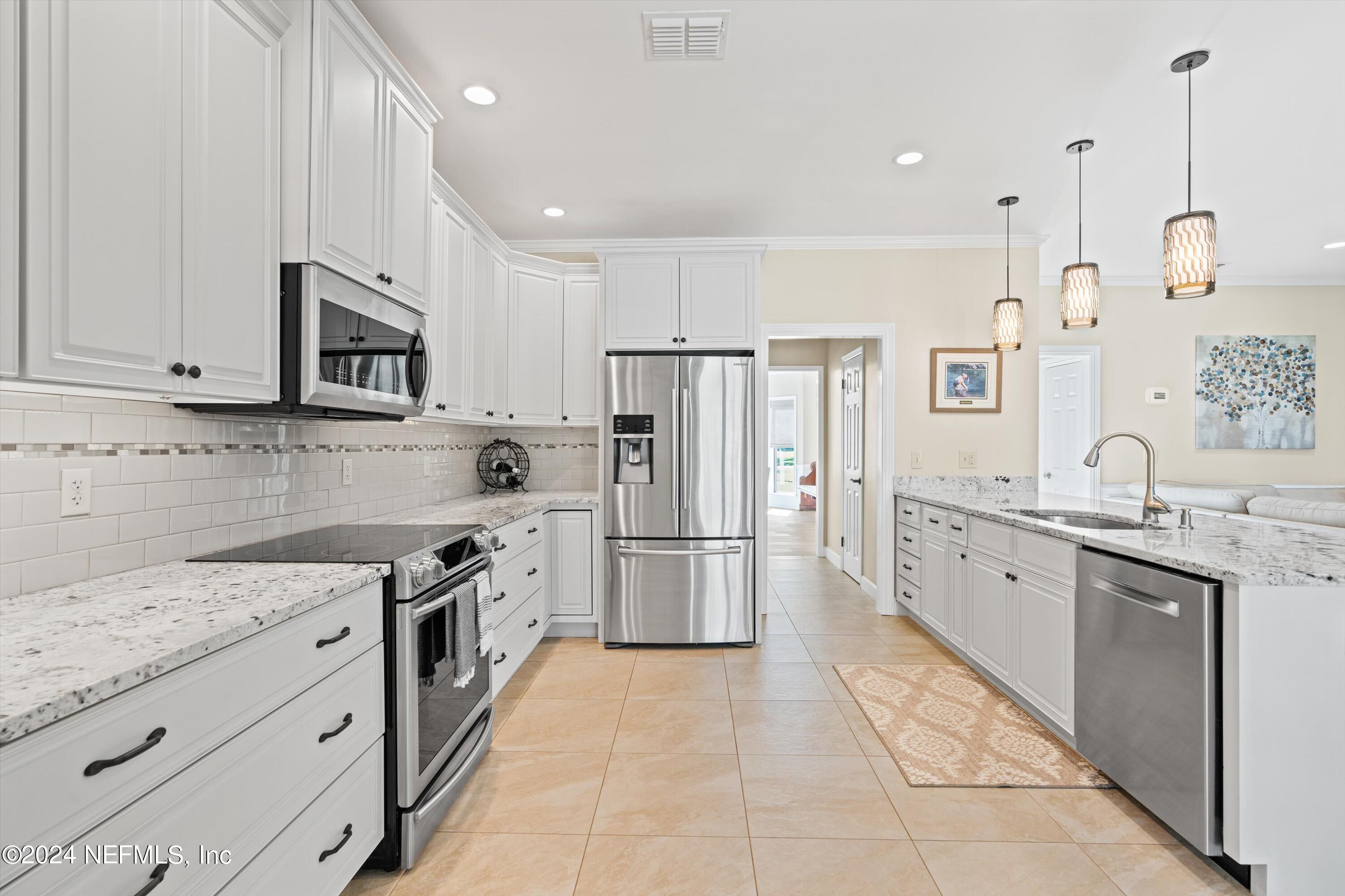 1822 WATERBURY Lane