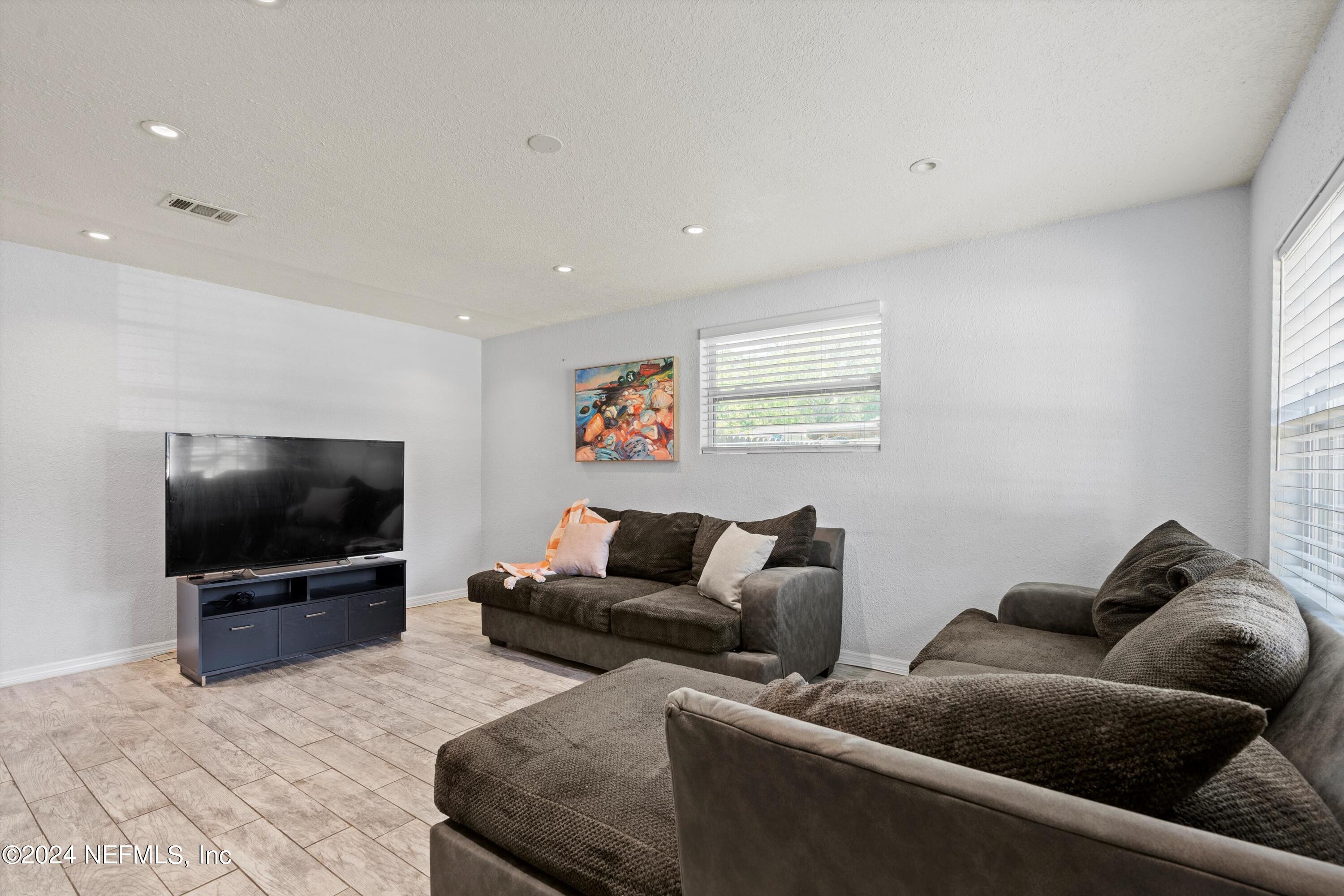 1711 DIBBLE Circle E