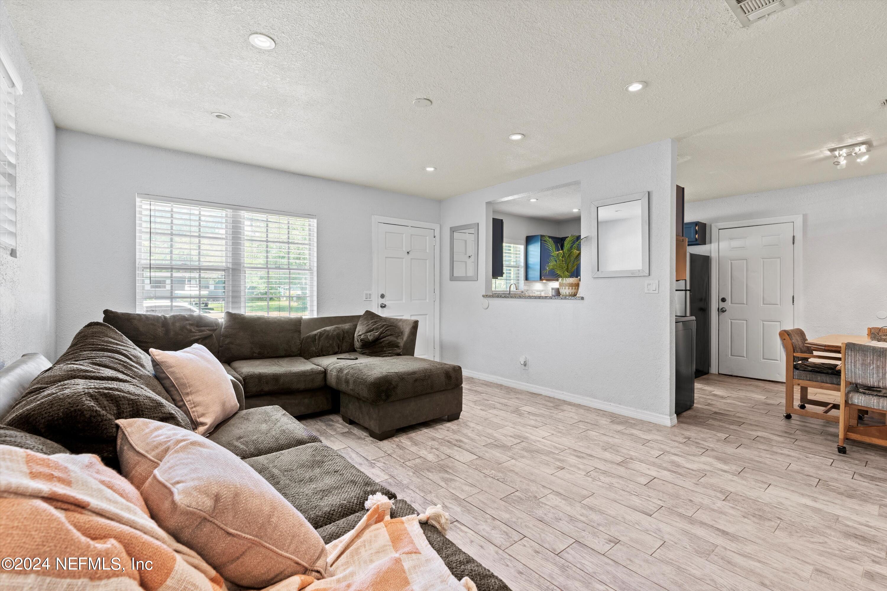 1711 DIBBLE Circle E