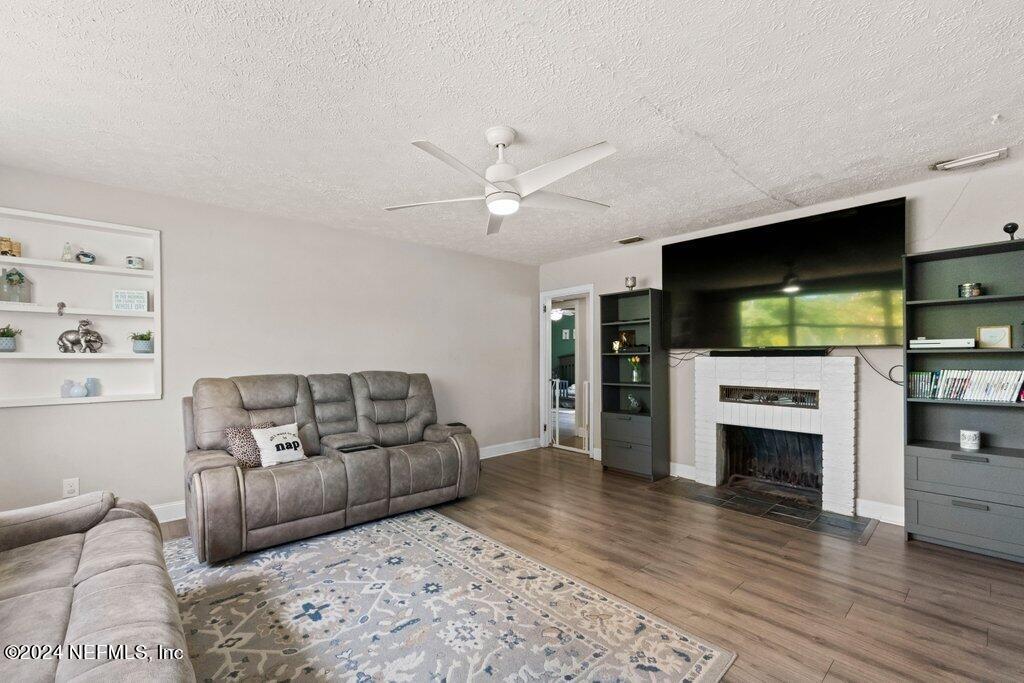 2104 HILLTOP Boulevard