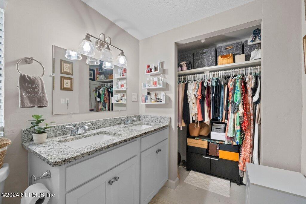 2104 HILLTOP Boulevard