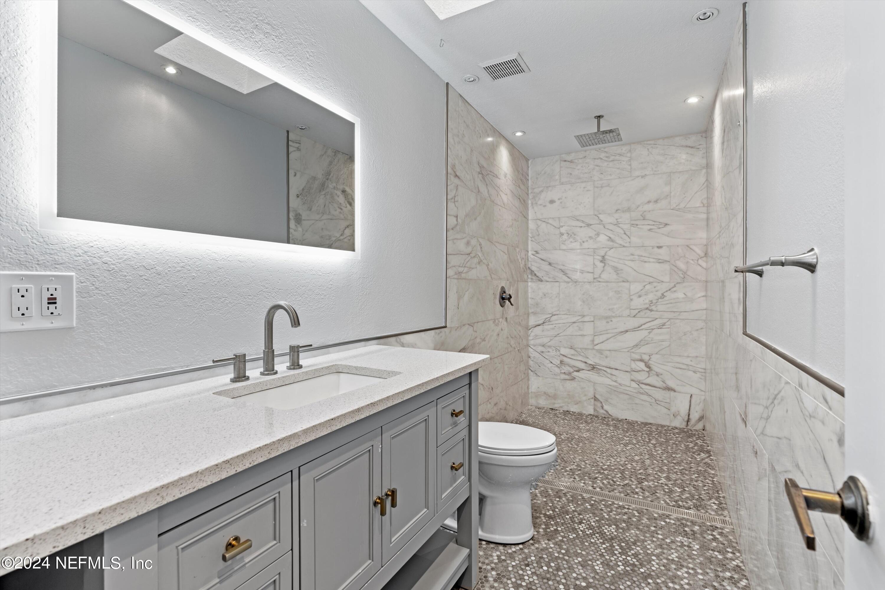 3911 UNION PACIFIC Drive E