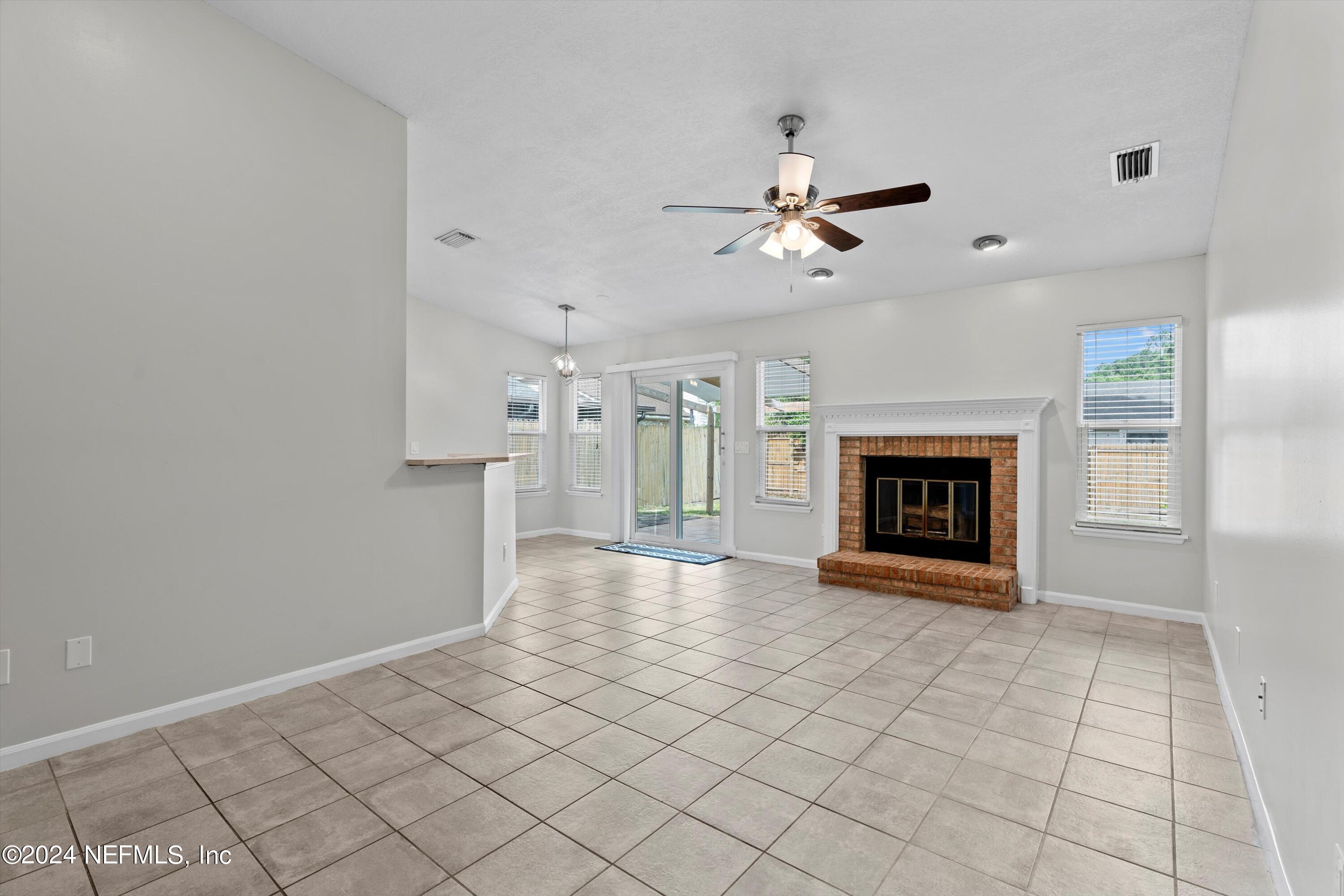 3911 UNION PACIFIC Drive E