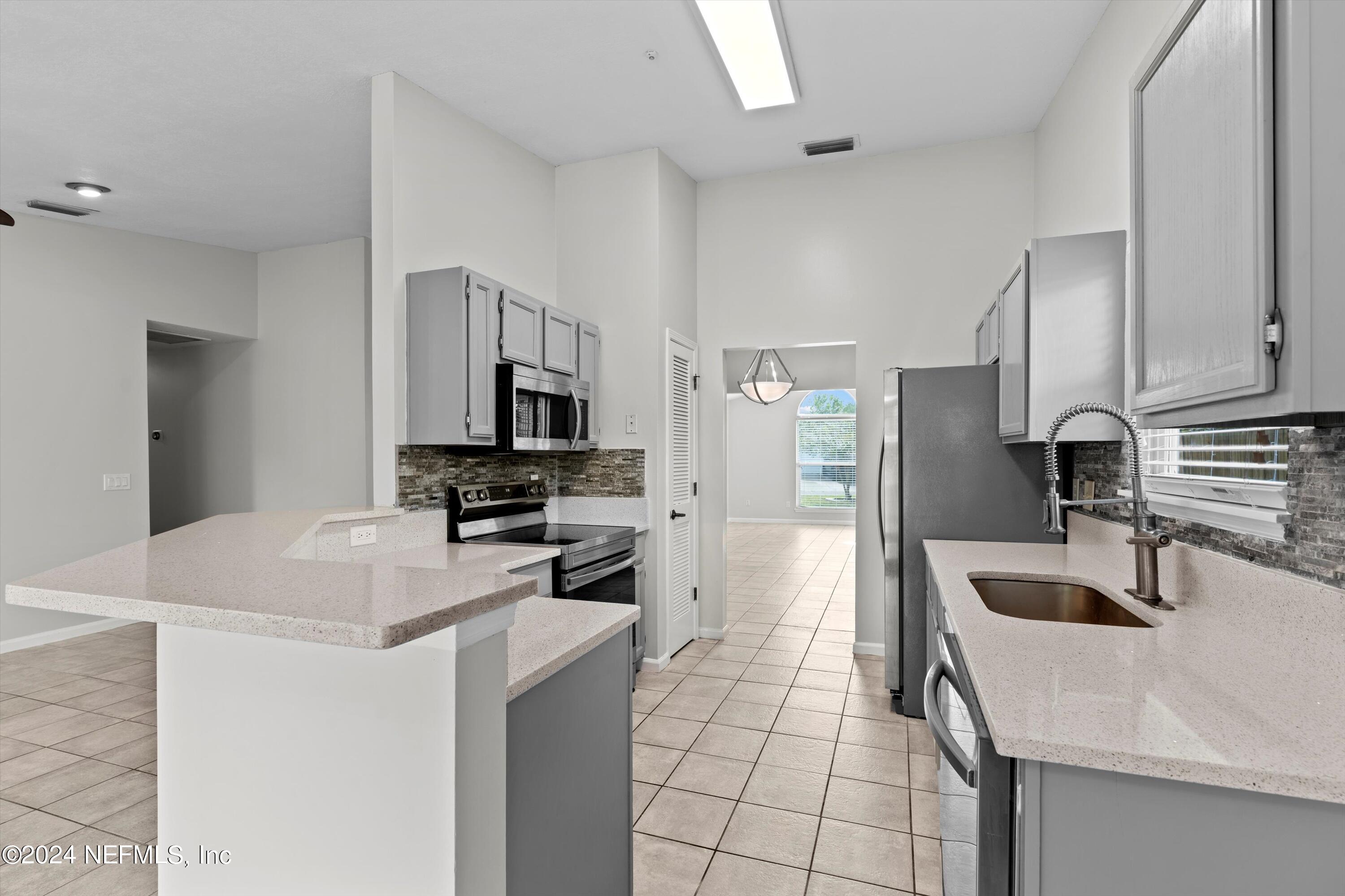 3911 UNION PACIFIC Drive E