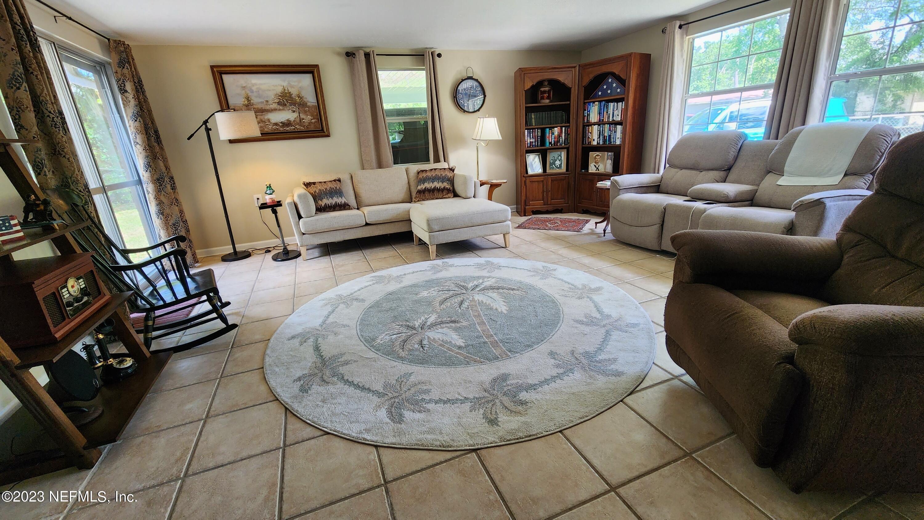 6242 COMMODORE Drive