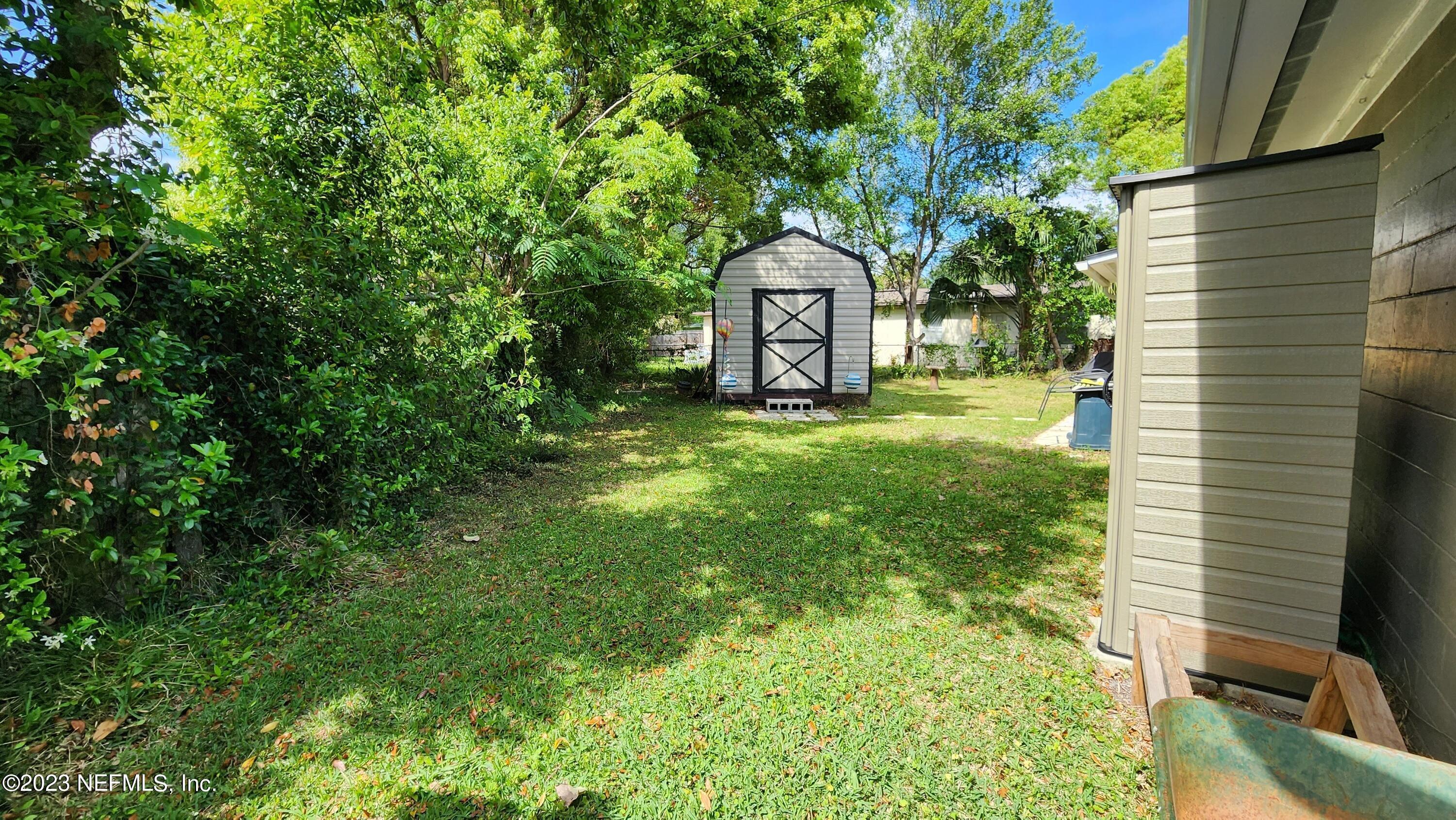 6242 COMMODORE Drive