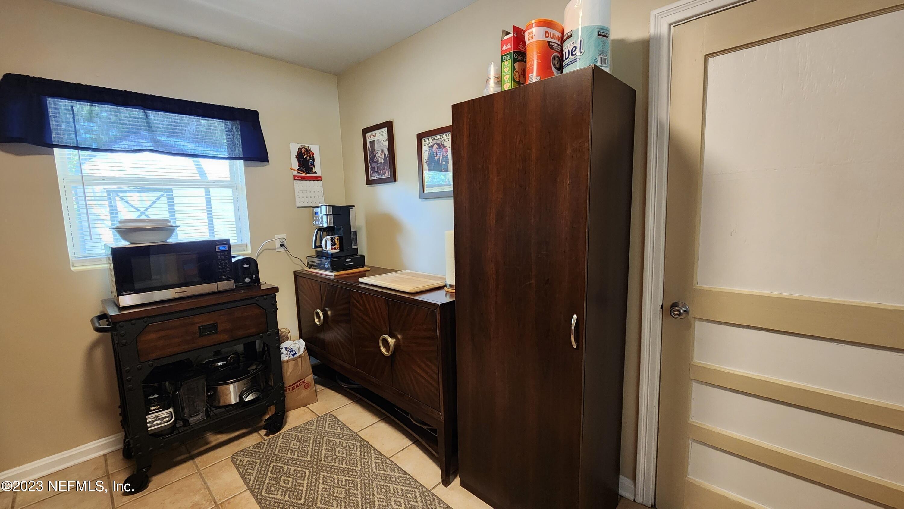 6242 COMMODORE Drive