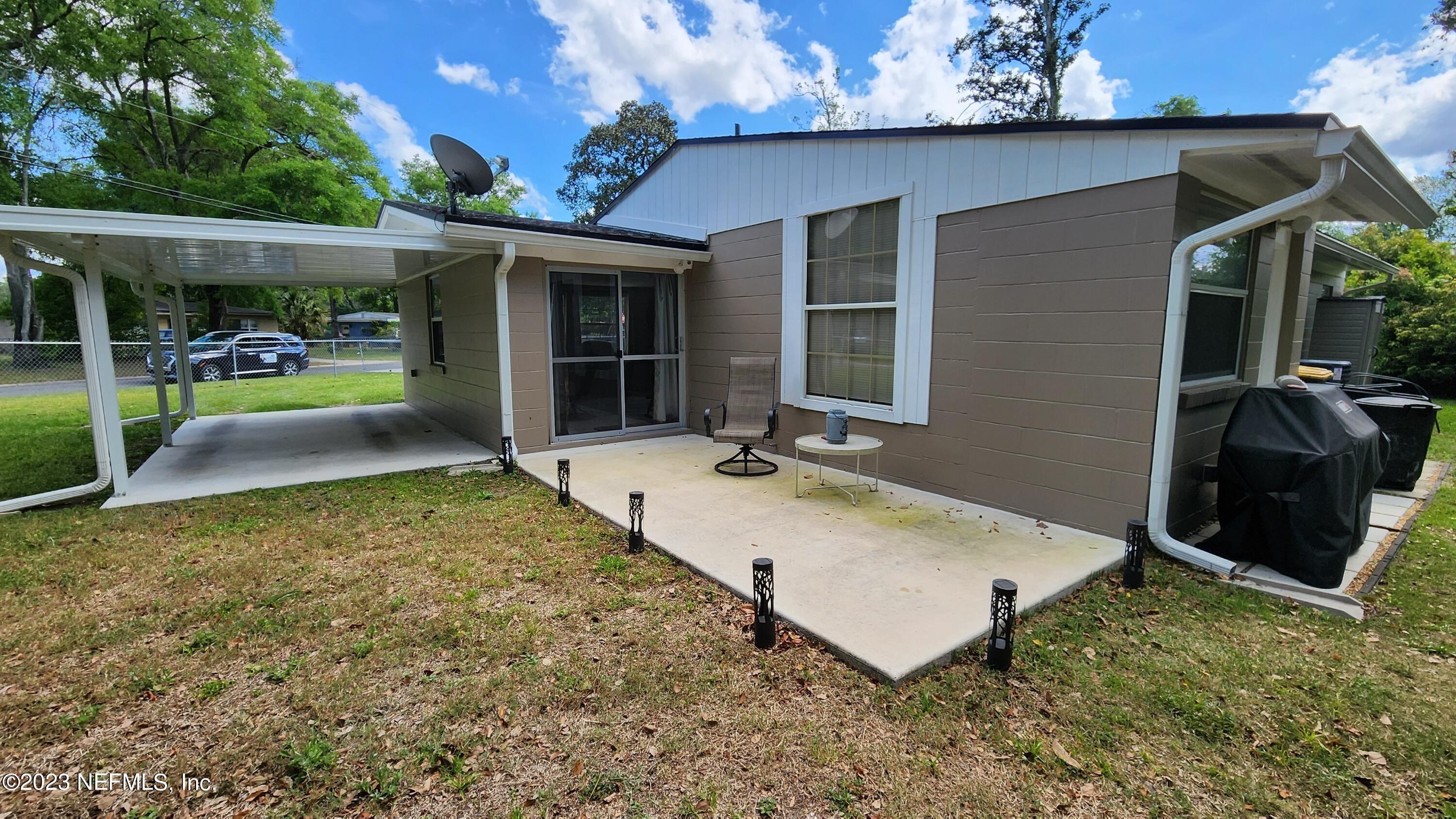 6242 COMMODORE Drive