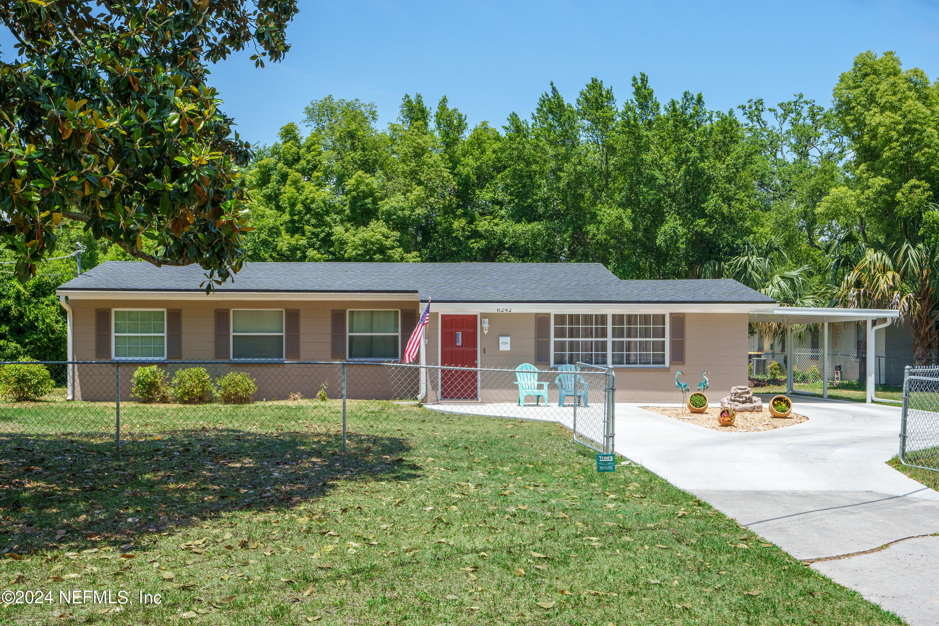 6242 COMMODORE Drive