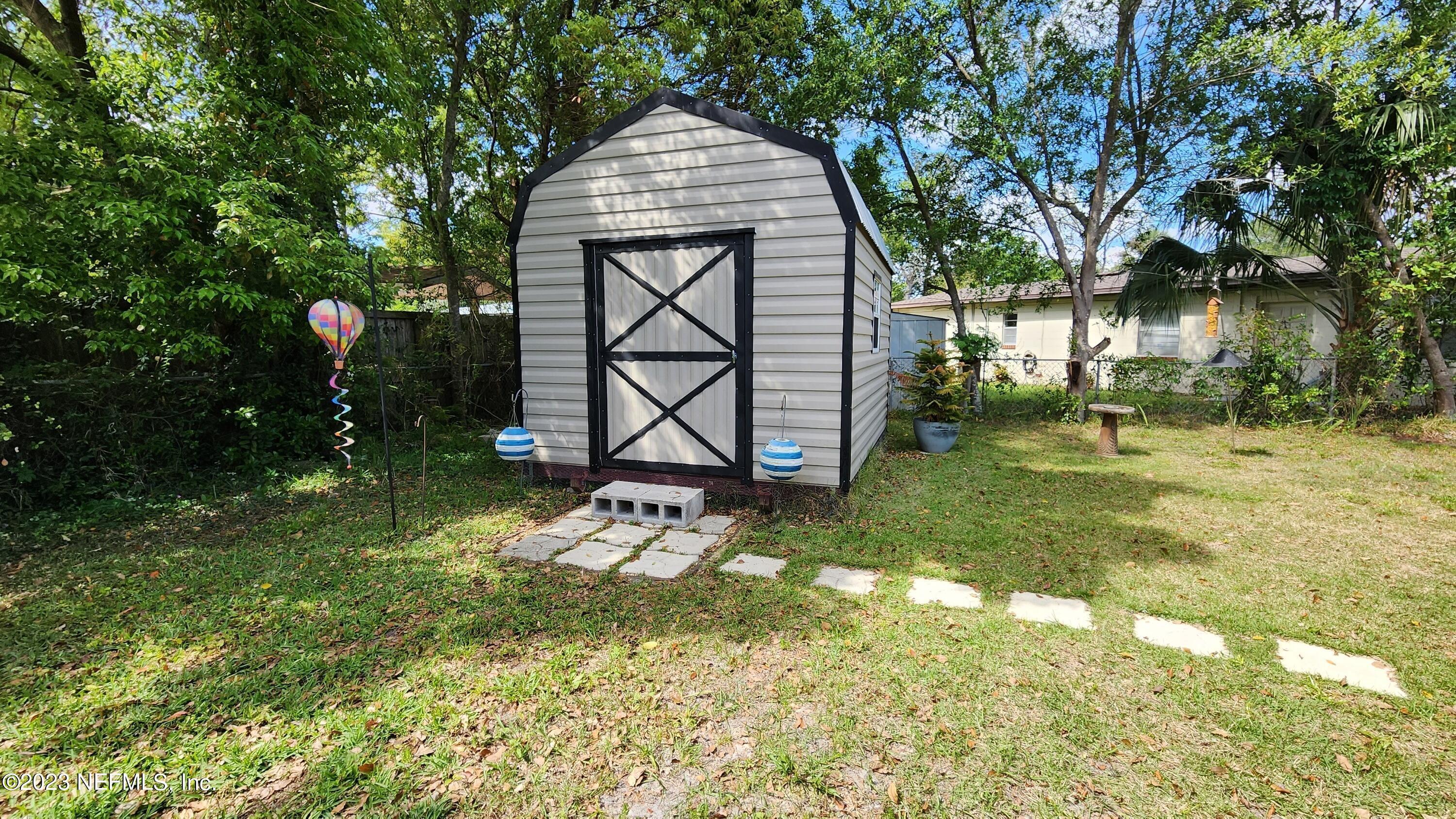 6242 COMMODORE Drive