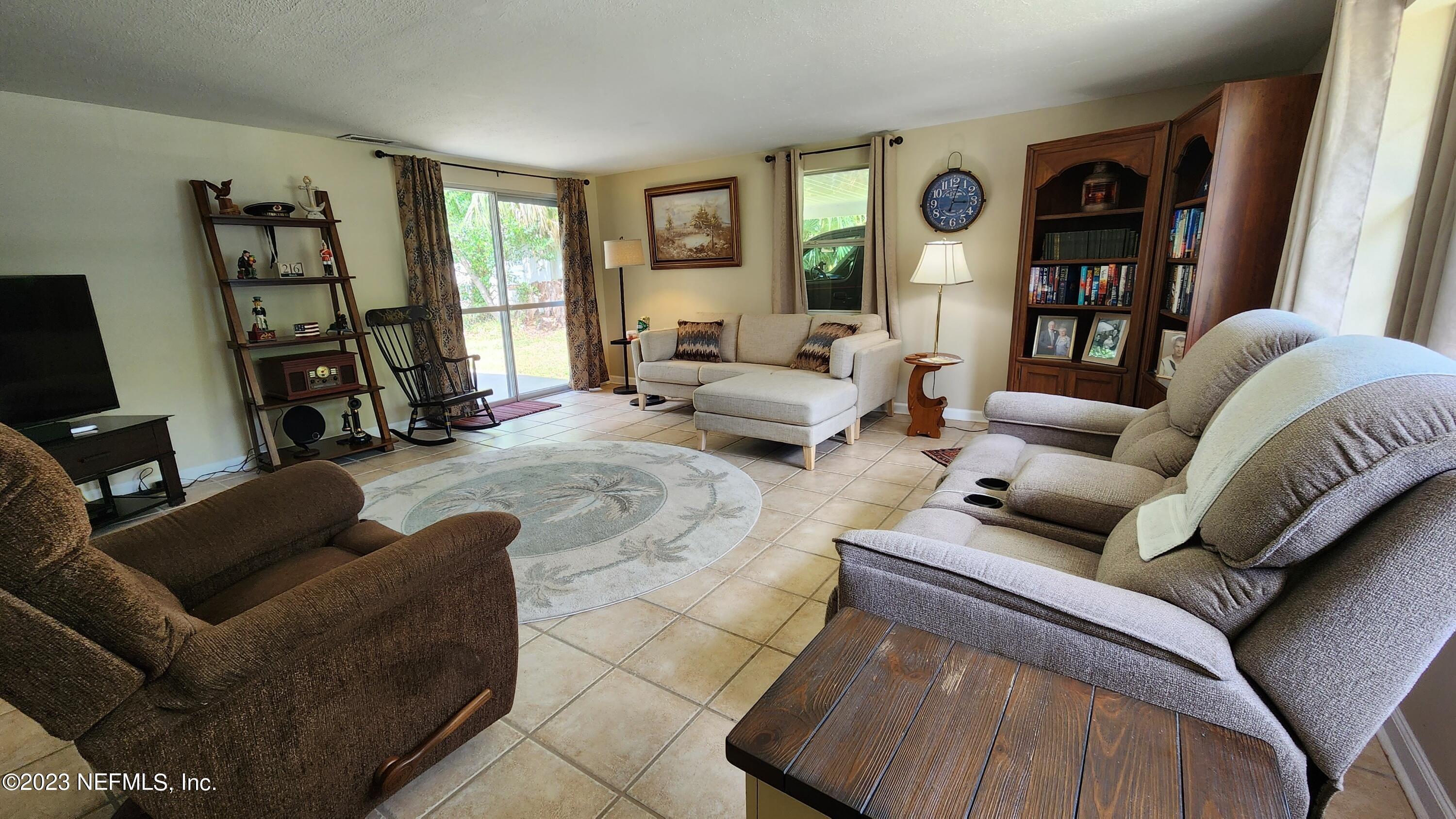 6242 COMMODORE Drive