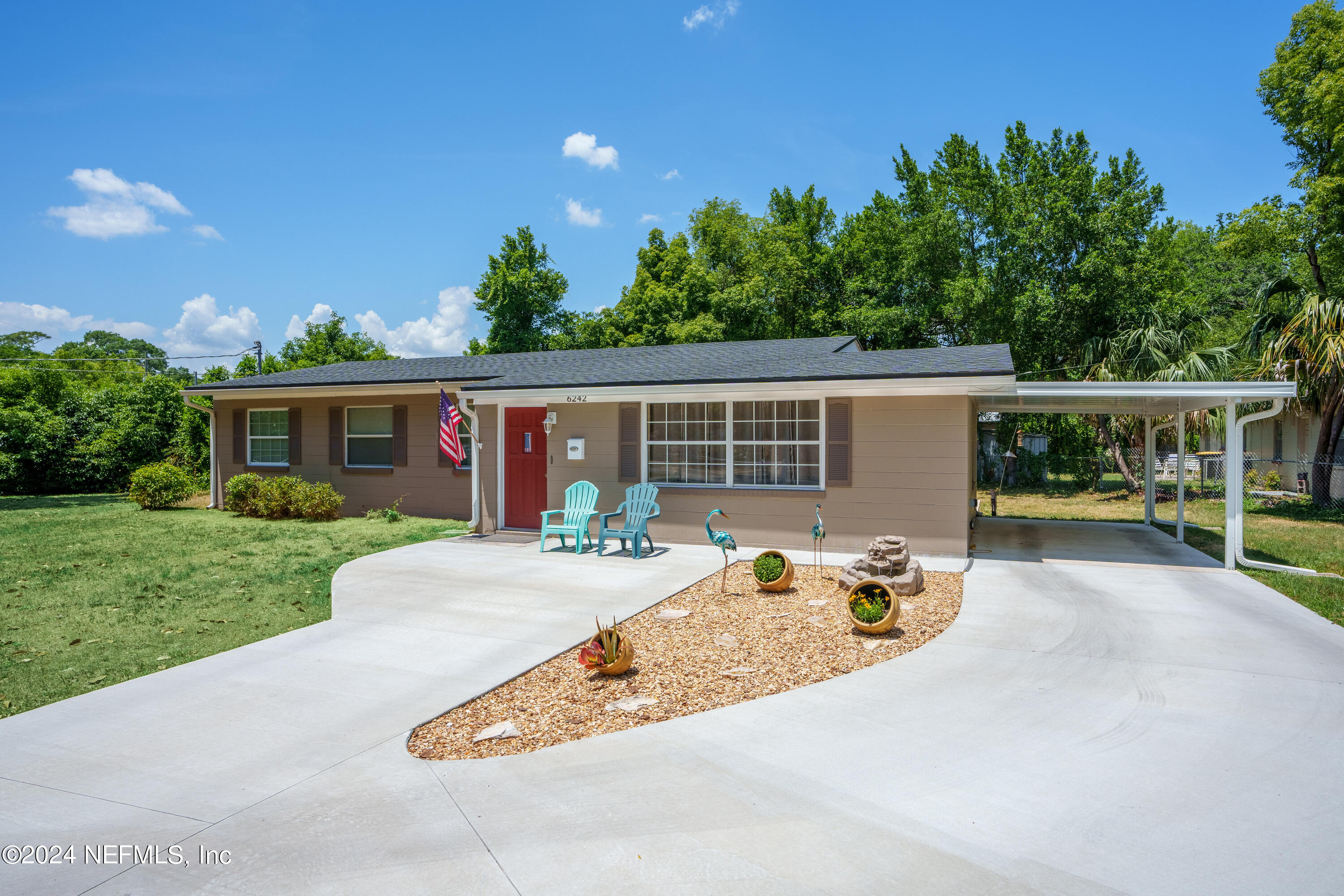 6242 COMMODORE Drive