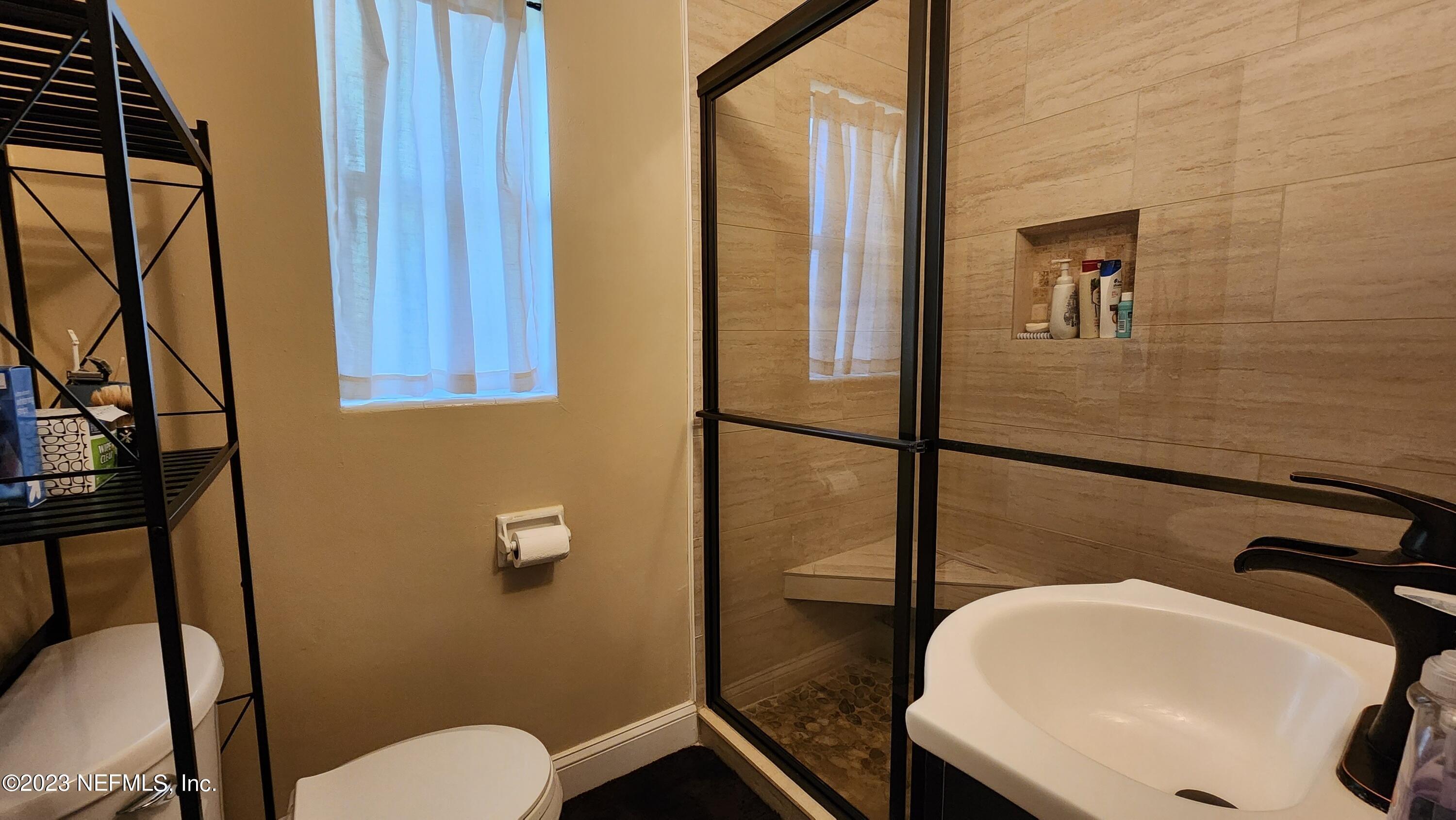 6242 COMMODORE Drive