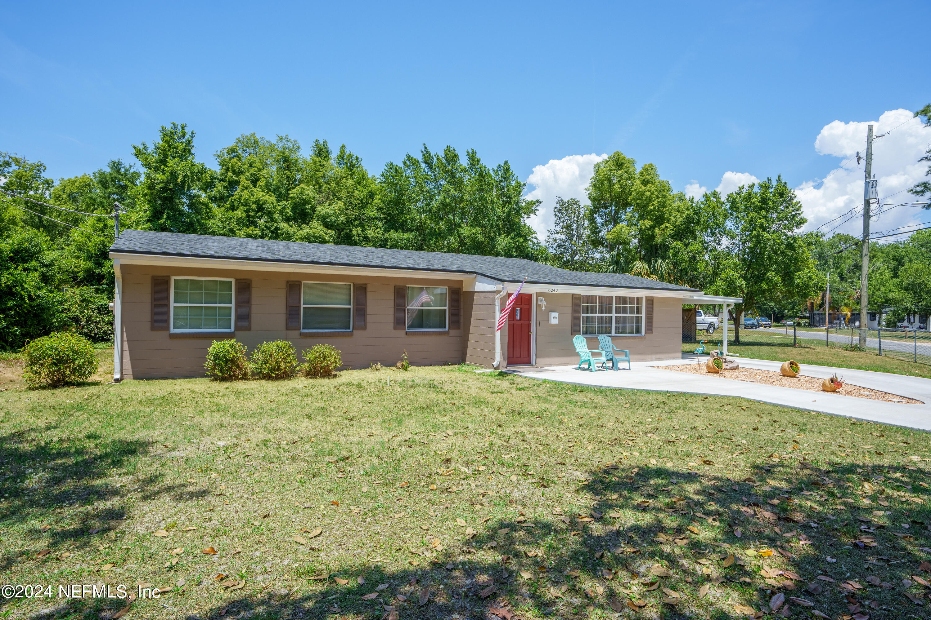 6242 COMMODORE Drive