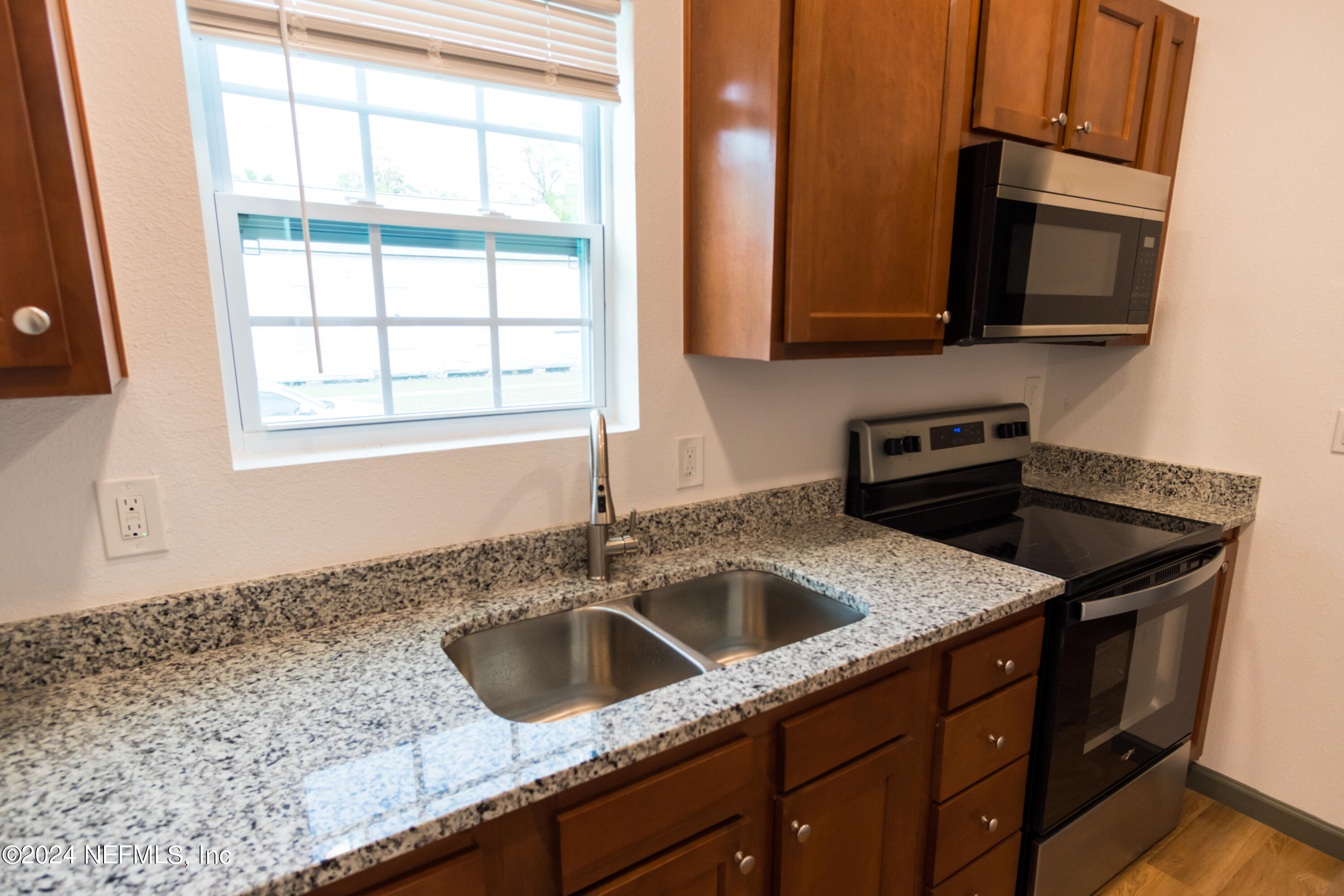 1375 EVERGREEN Avenue