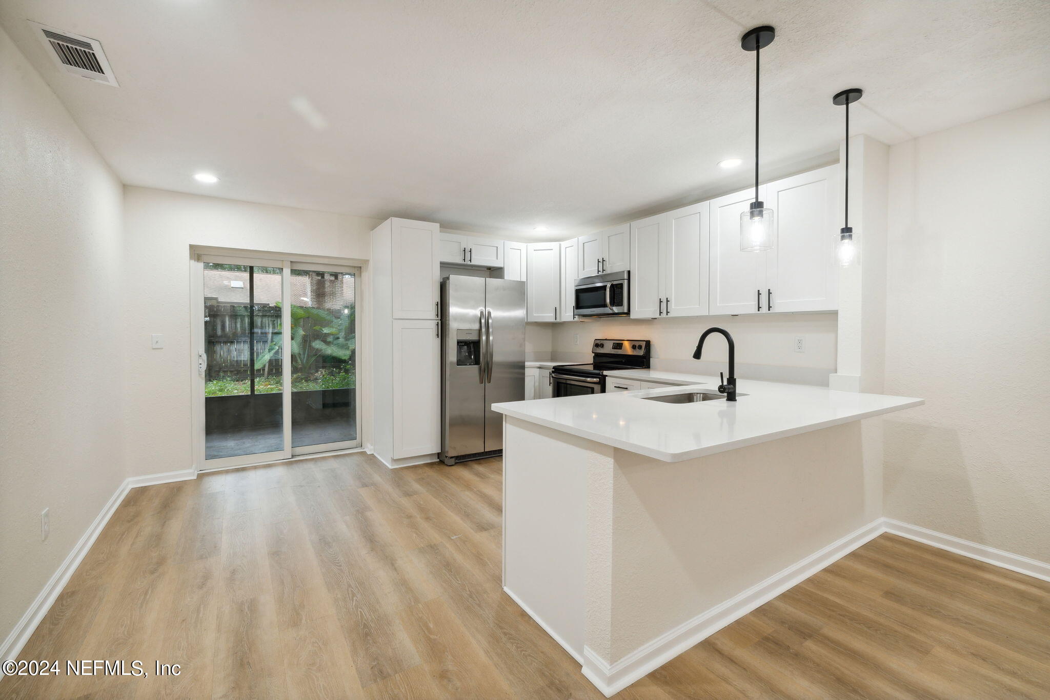 2636 SUNNYSIDE Drive, 2636