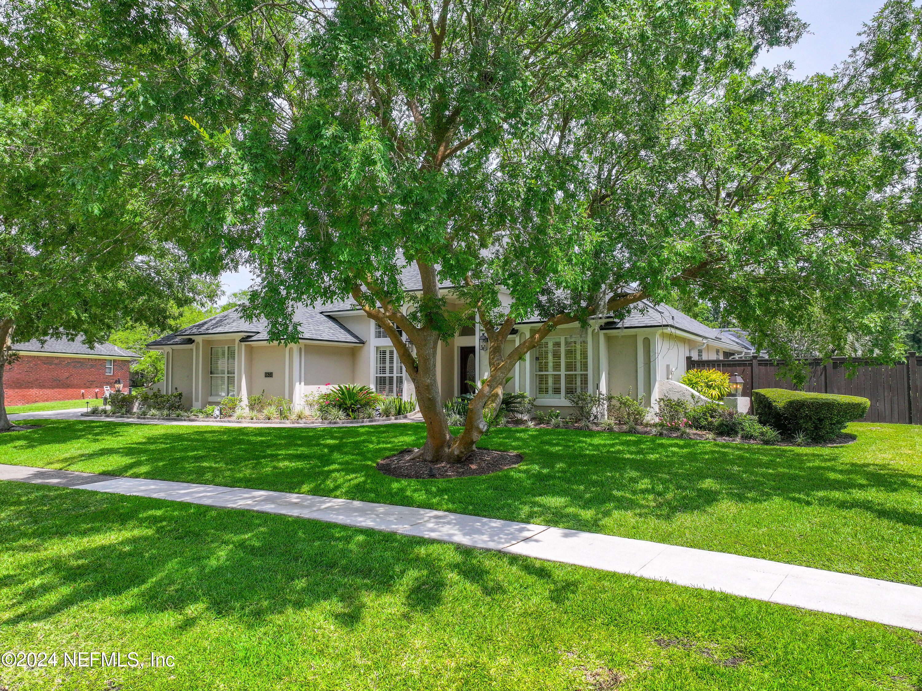 1831 PLANTATION OAKS Drive