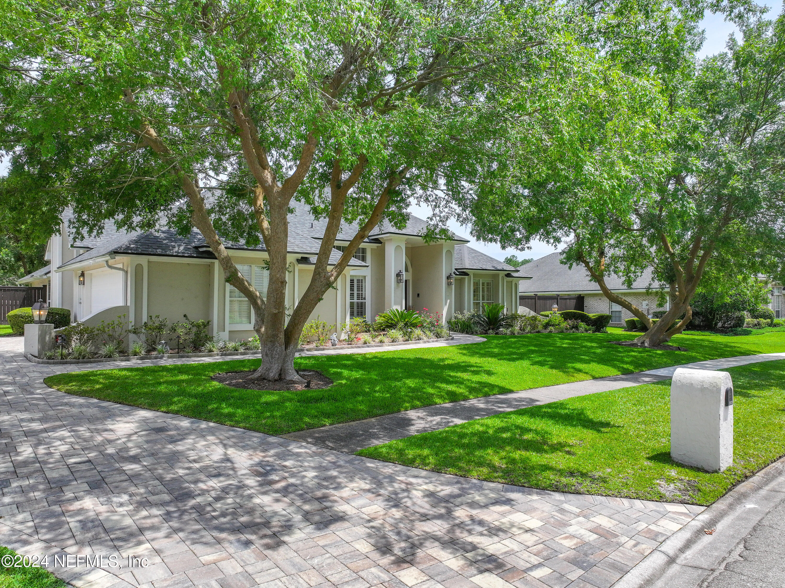 1831 PLANTATION OAKS Drive