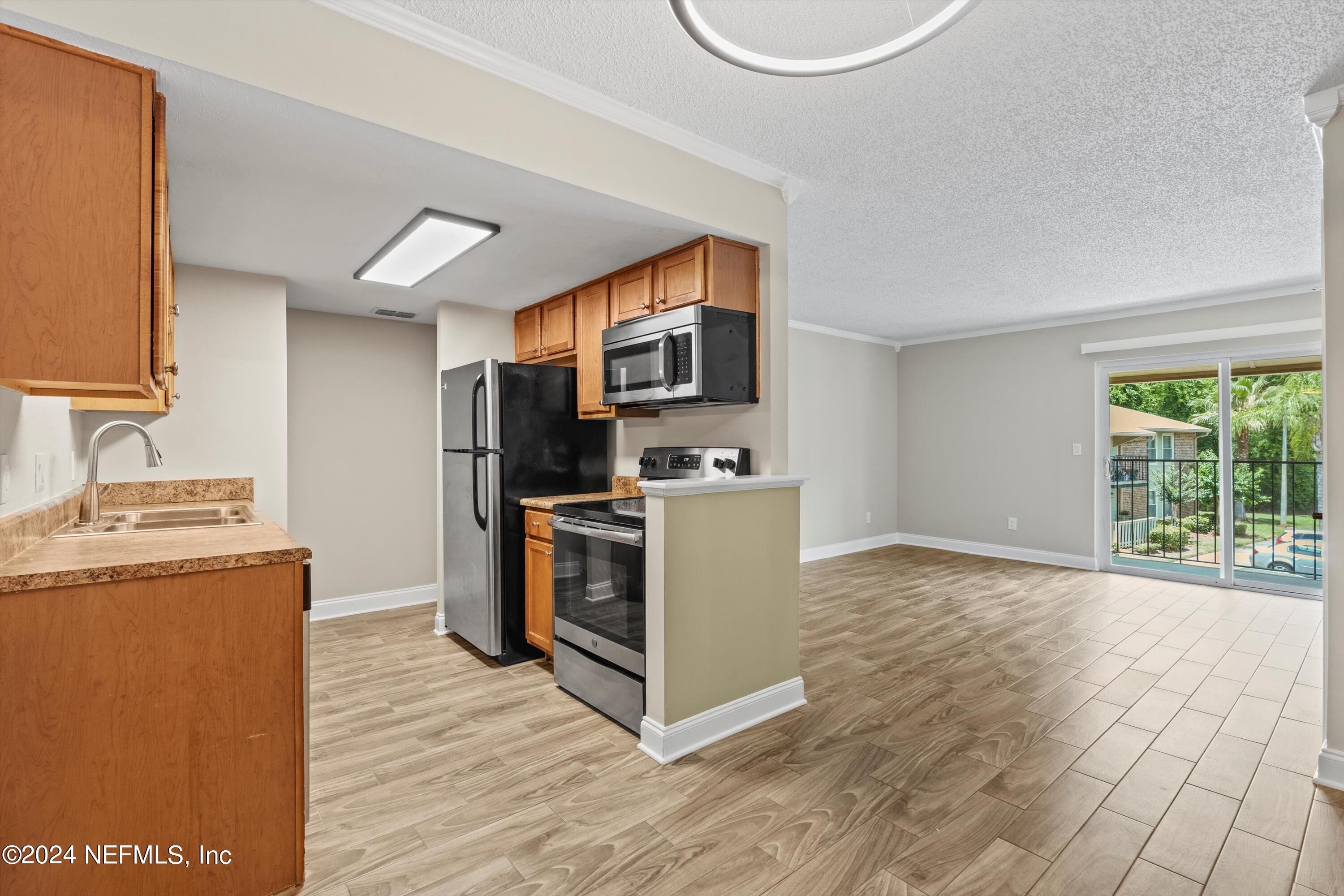 3737 LORETTO Road, 113