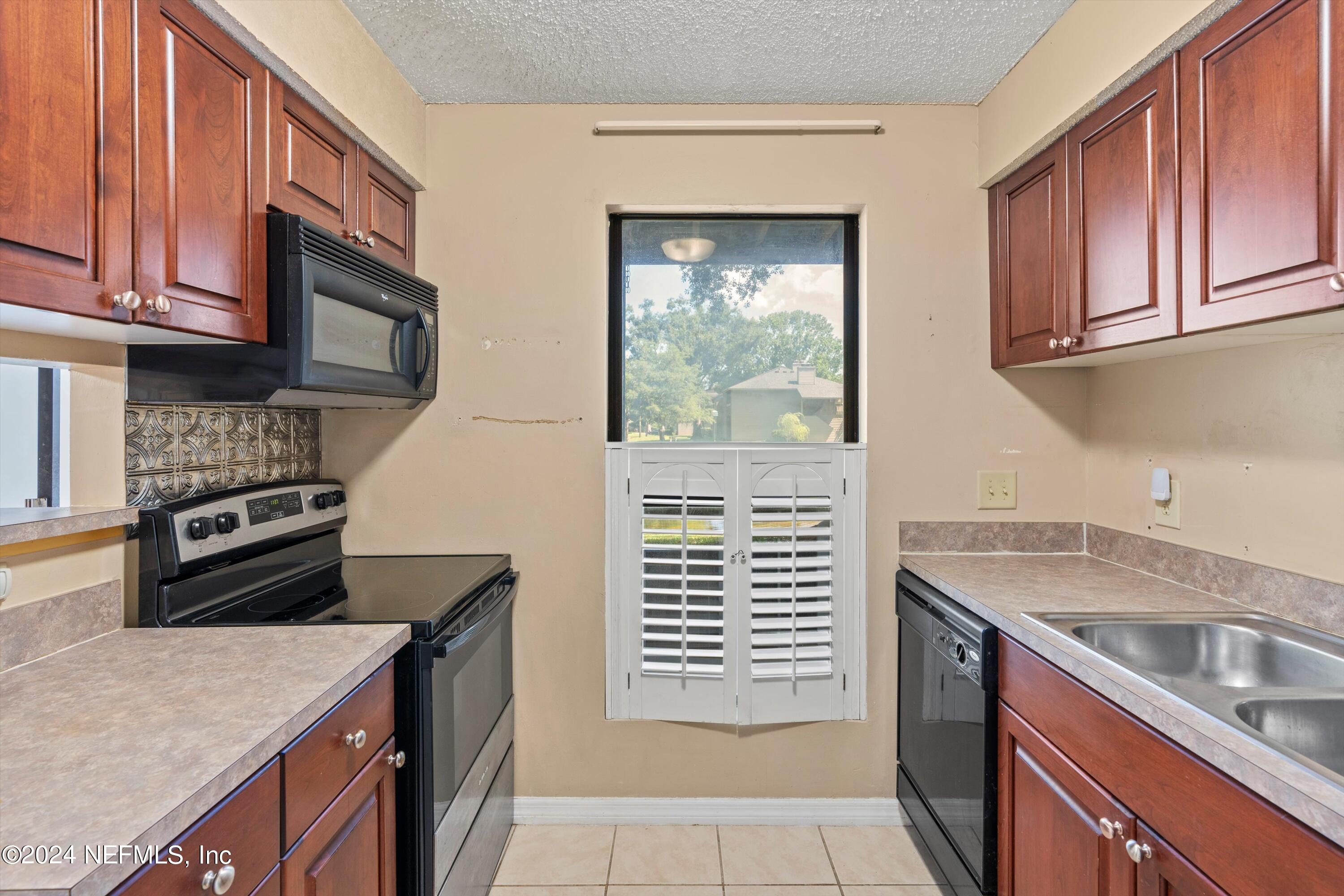 10200 BELLE RIVE Boulevard, 137