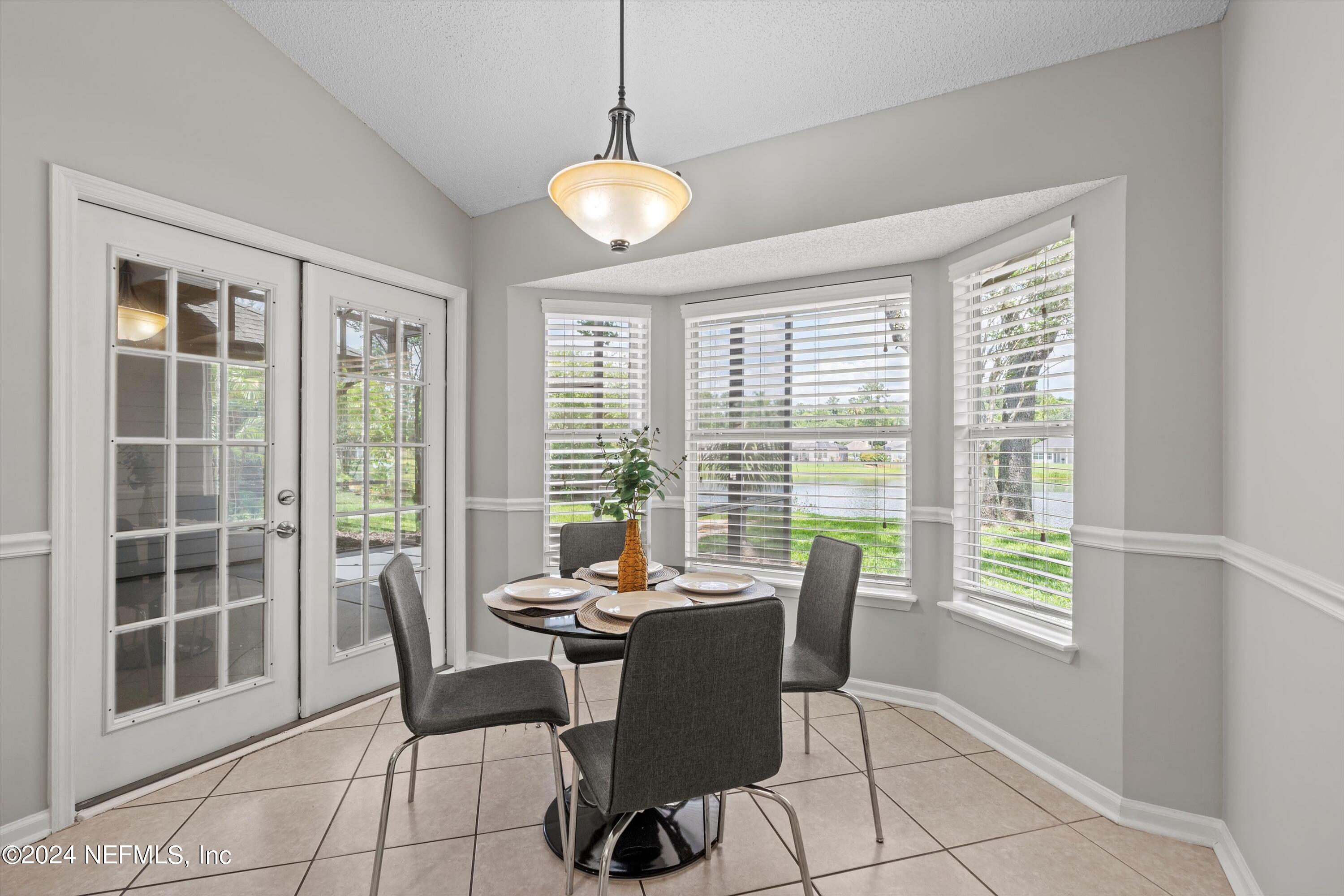 328 MAPLEWOOD Drive, St. Johns